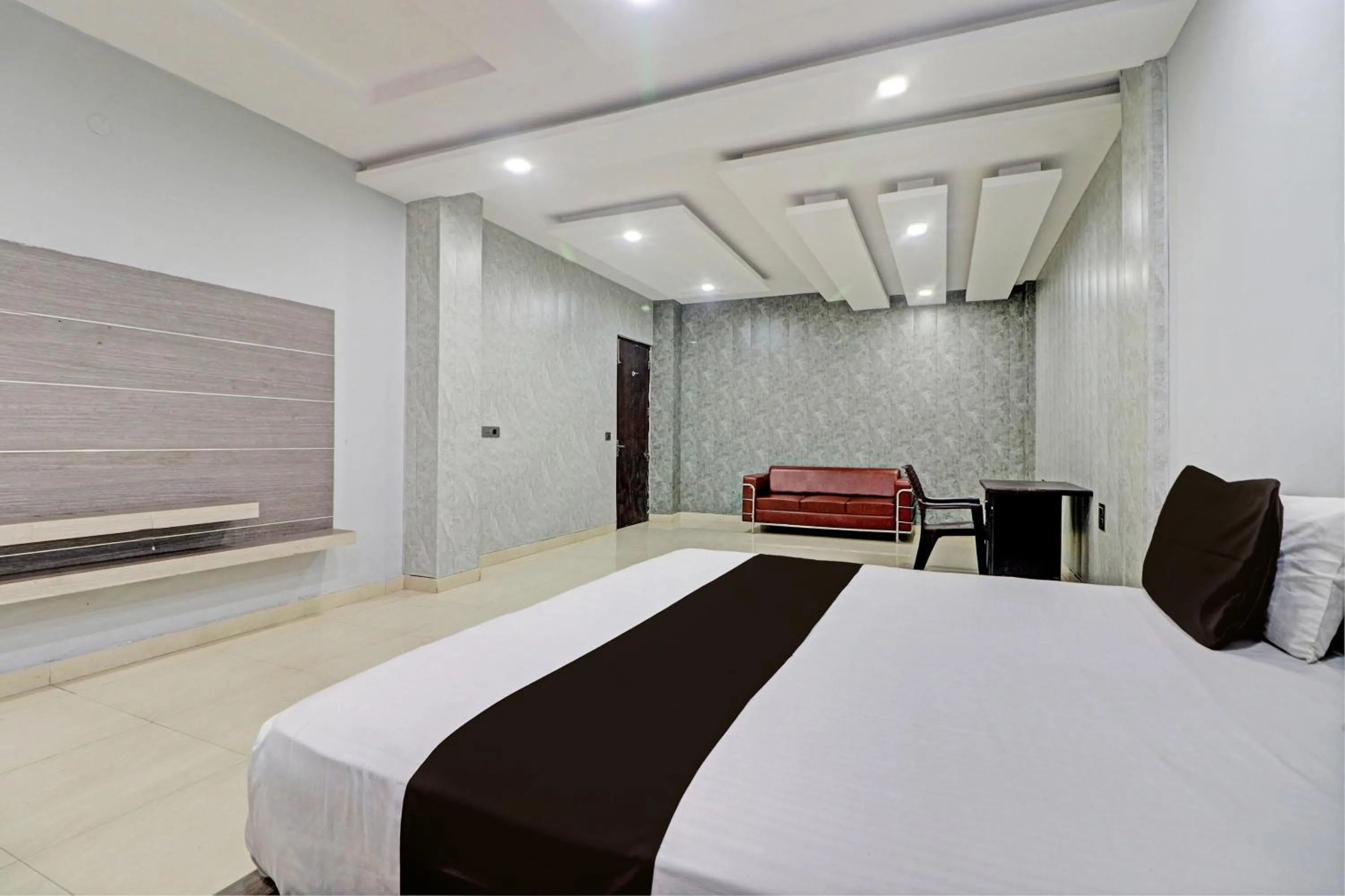 Bedroom, Bed in Grand Townhouse