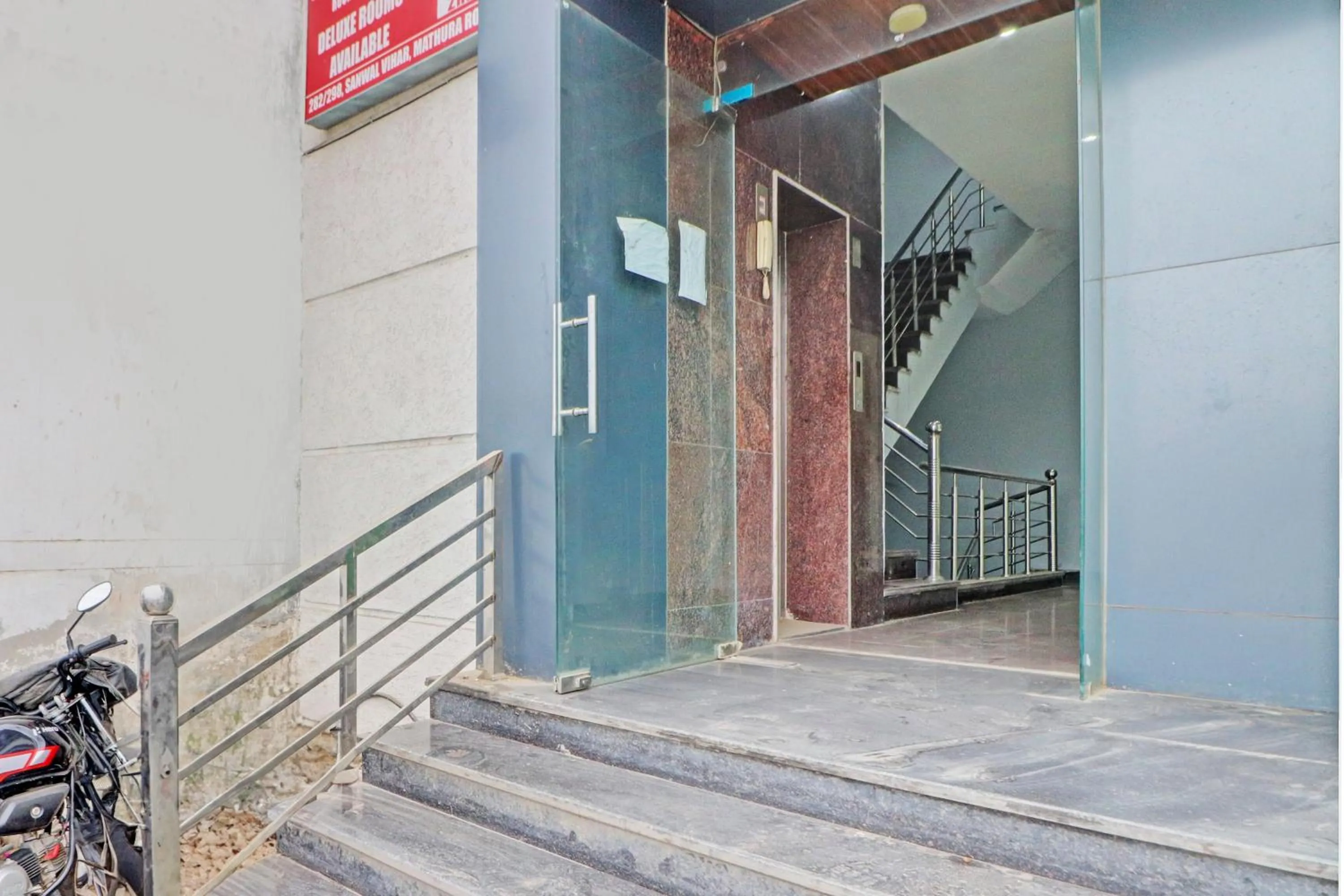Facade/entrance in Grand Townhouse