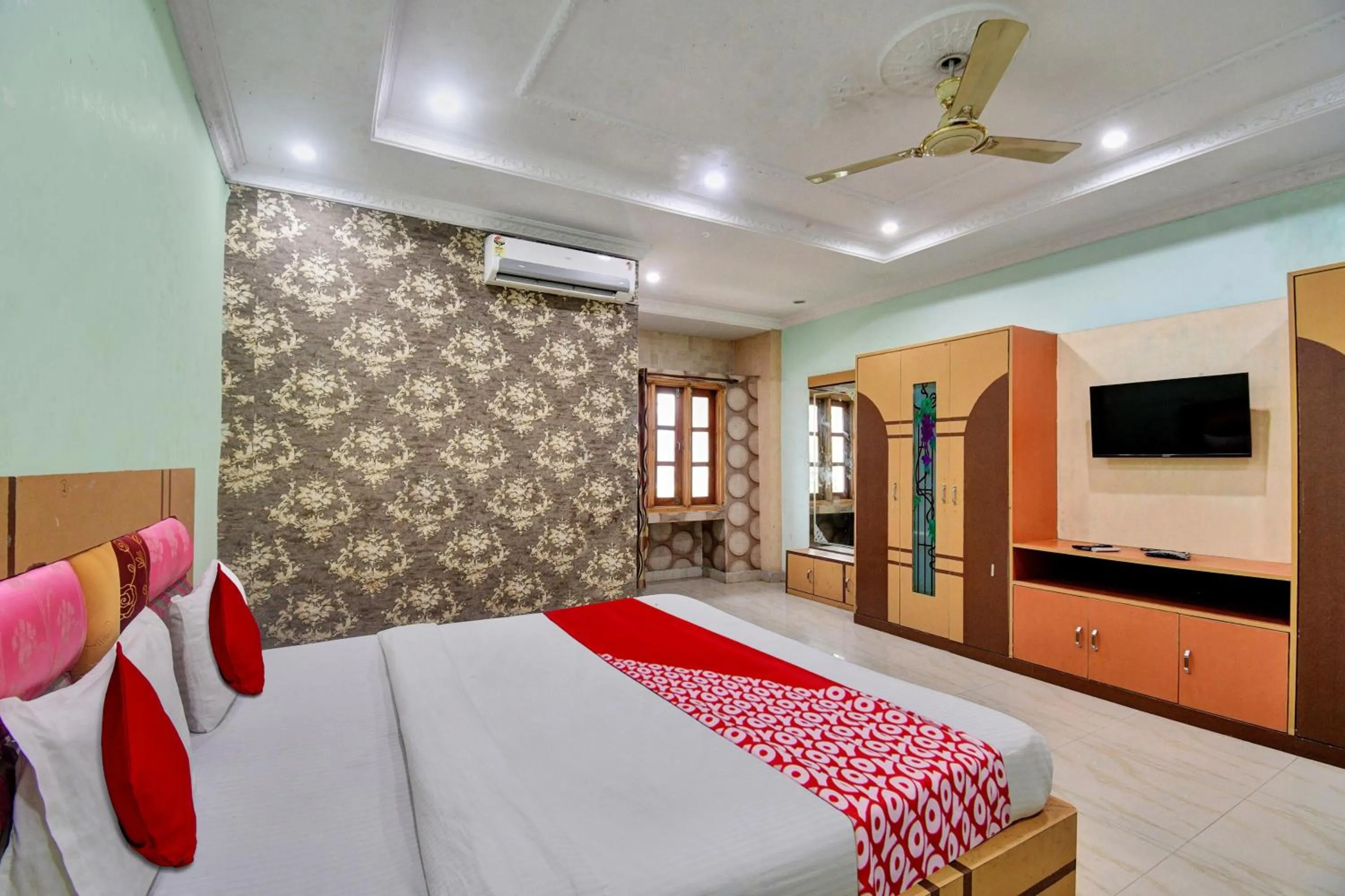 Bedroom in Hotel O Hi Days Inn