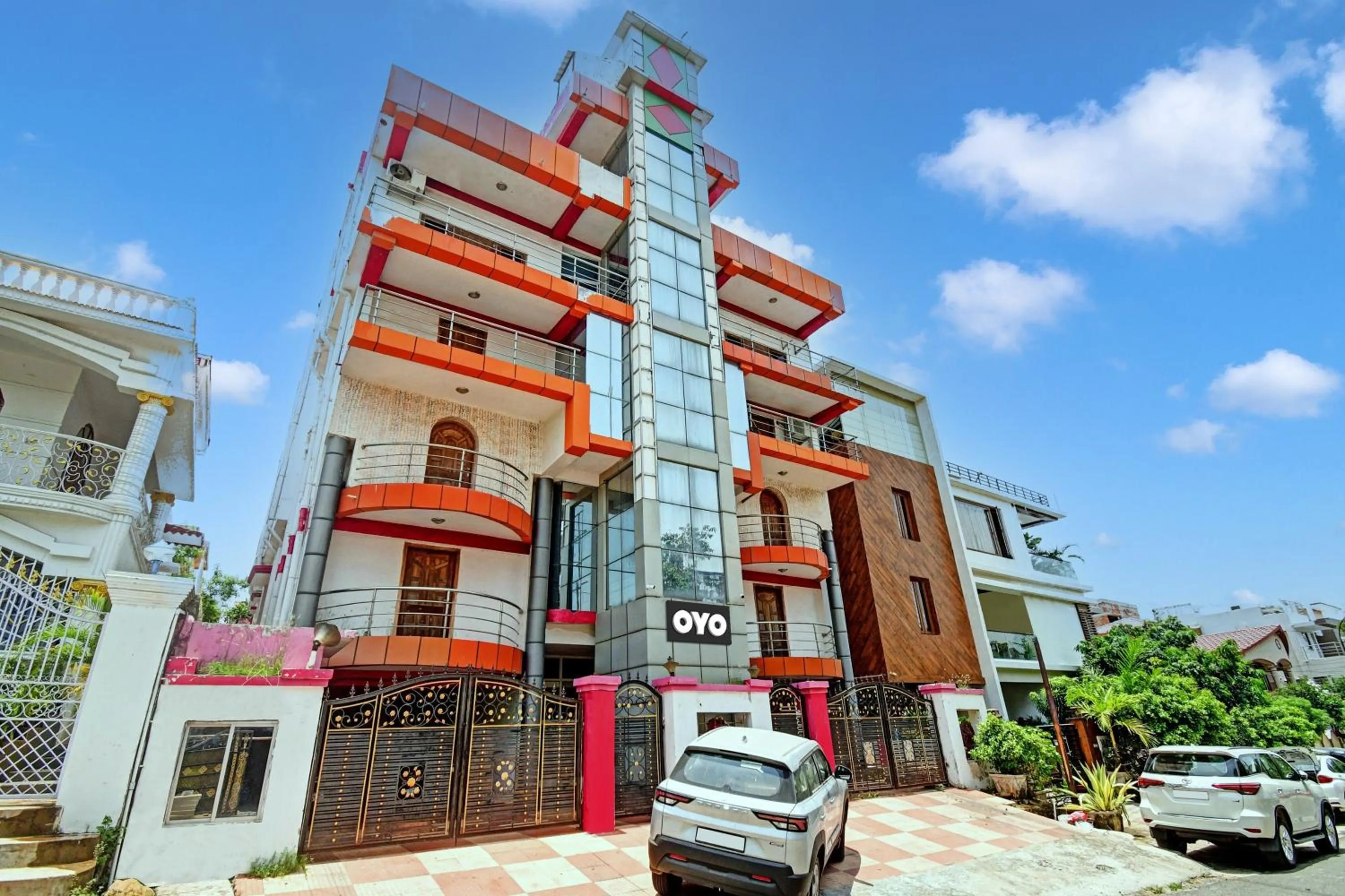 Facade/entrance in Hotel O Hi Days Inn