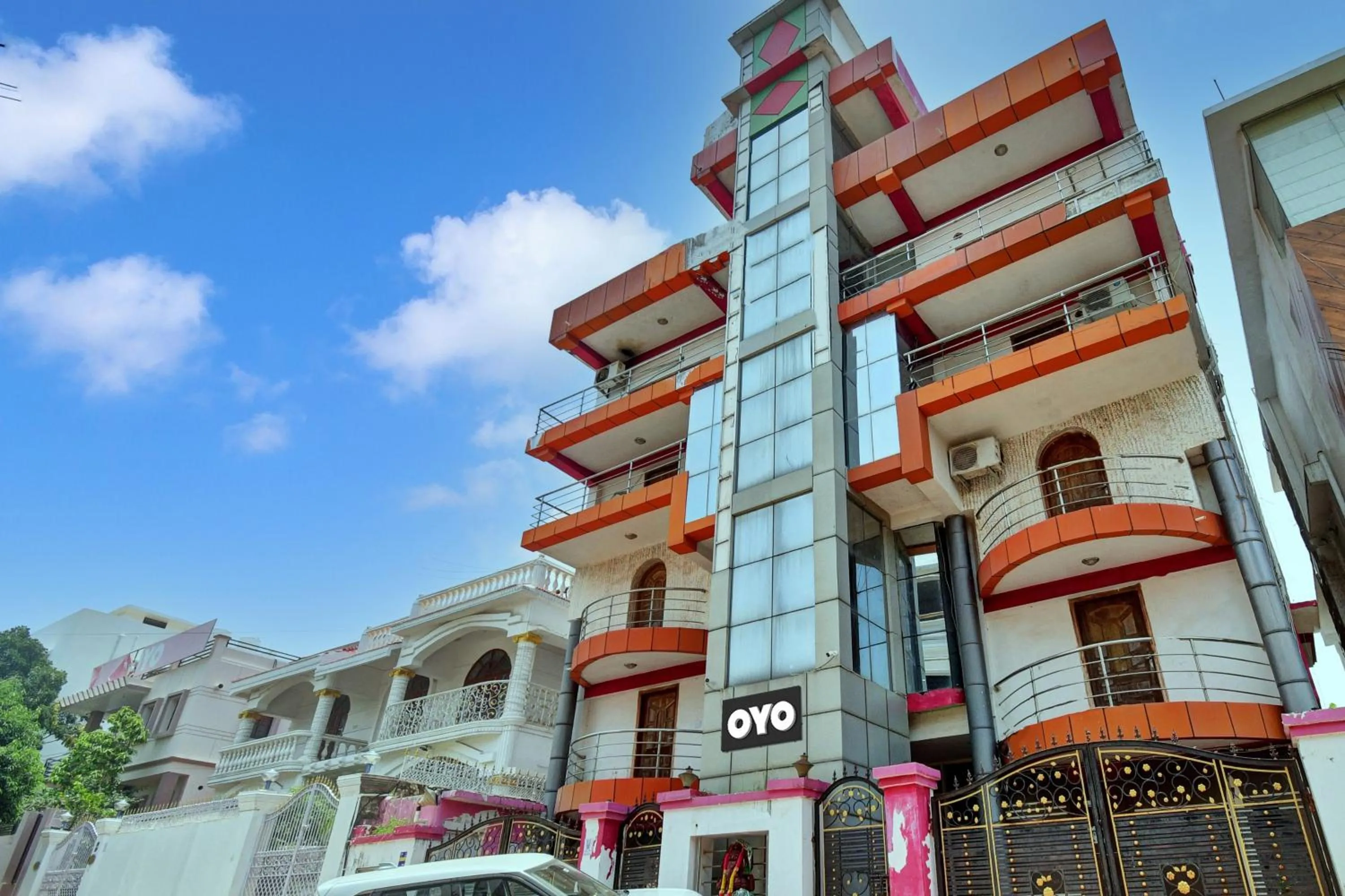 Facade/entrance in Hotel O Hi Days Inn