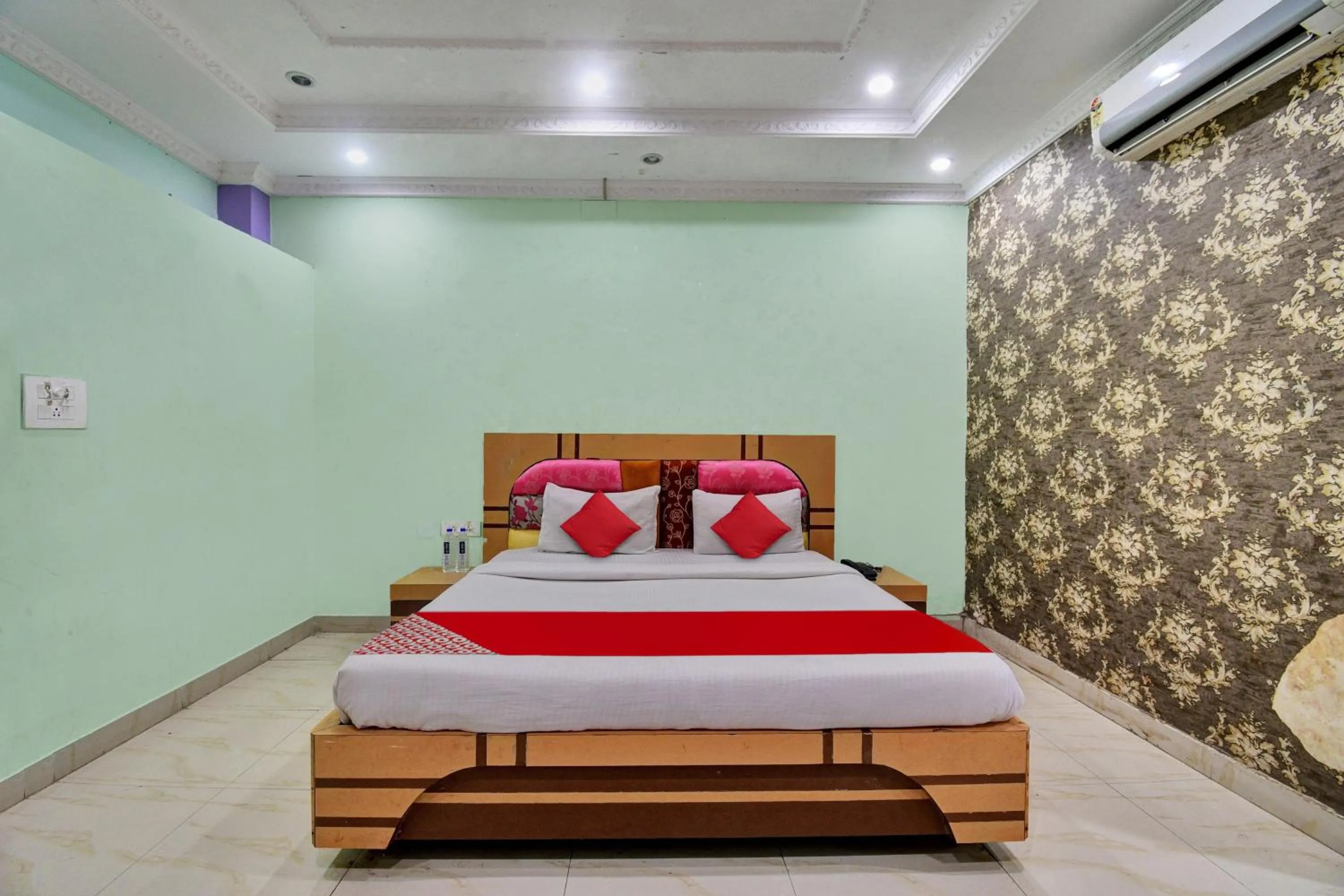 Bedroom in Hotel O Hi Days Inn