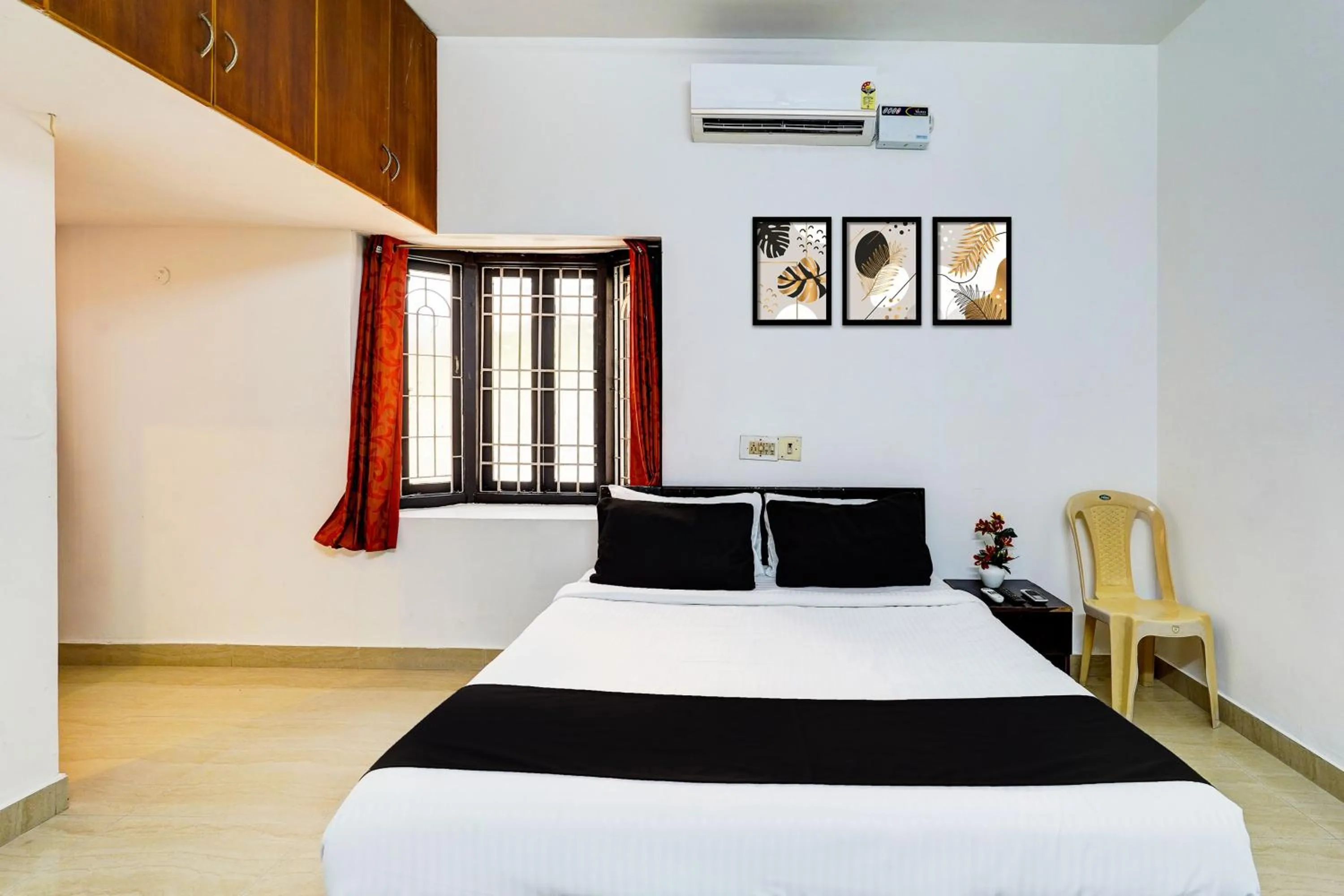 Bedroom, Bed in Super Hotel O Thalambur Chennai