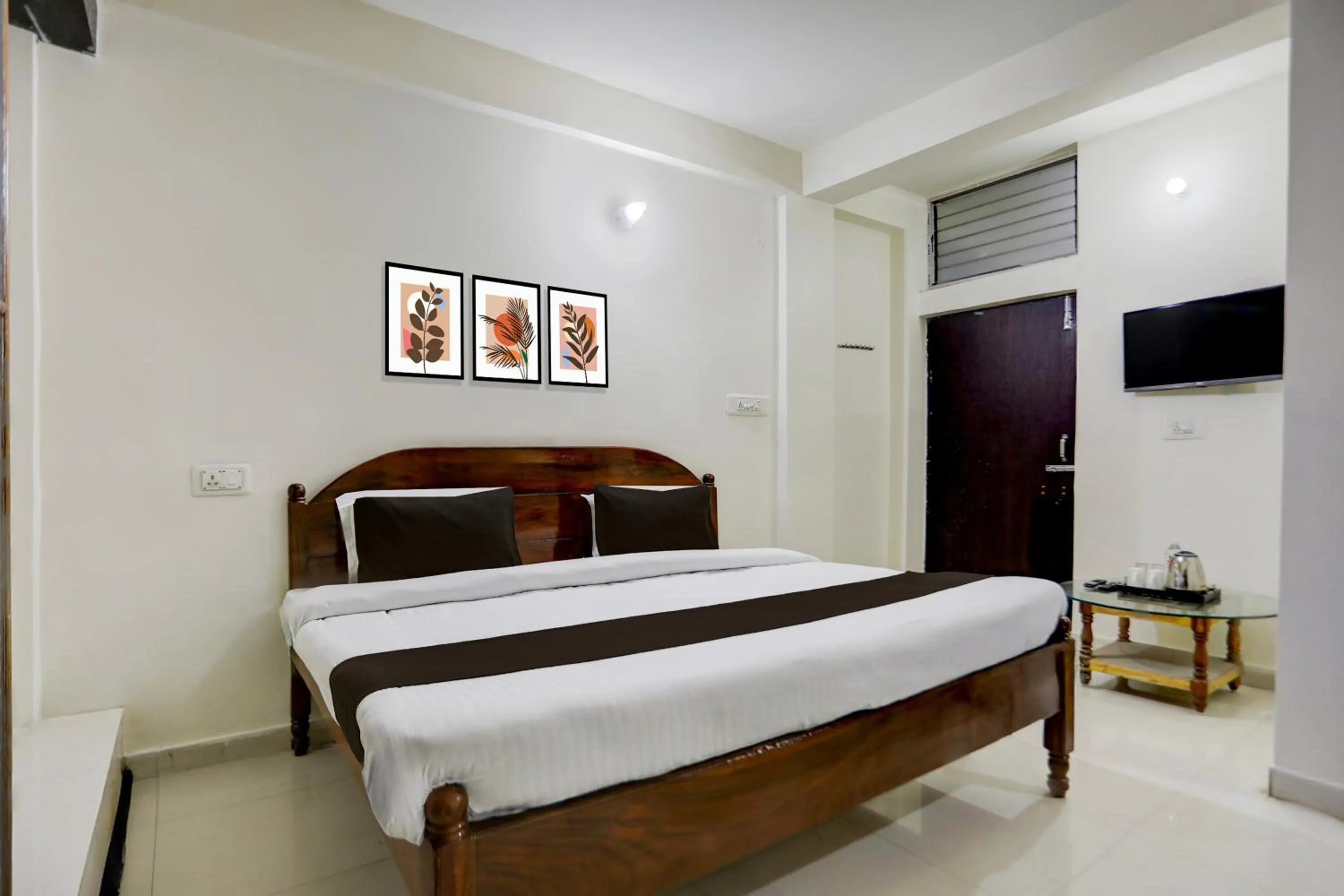 Bedroom, Bed in Super Hotel O Hanuman Nagar Kankarbagh Formerly Home Town