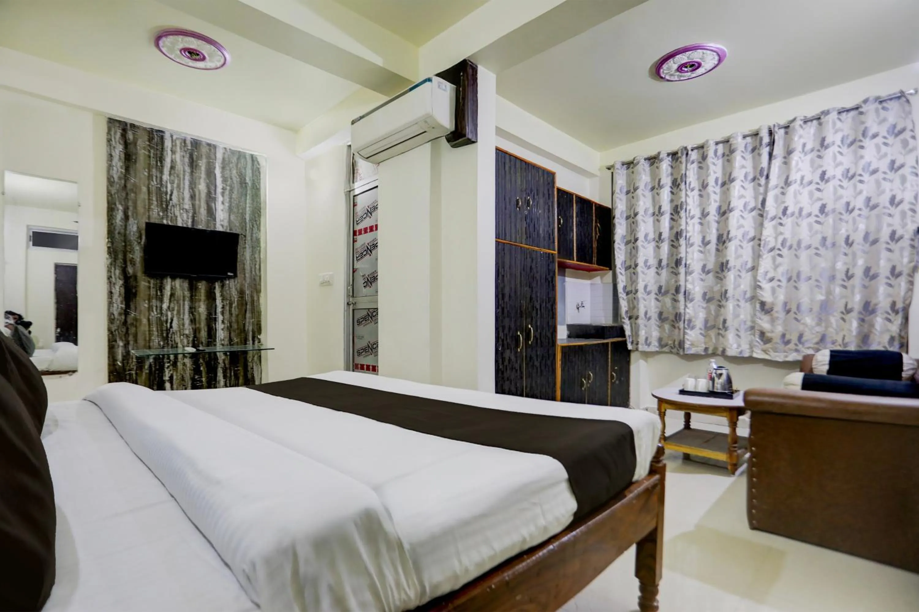 Bedroom, Bed in Super Hotel O Hanuman Nagar Kankarbagh Formerly Home Town