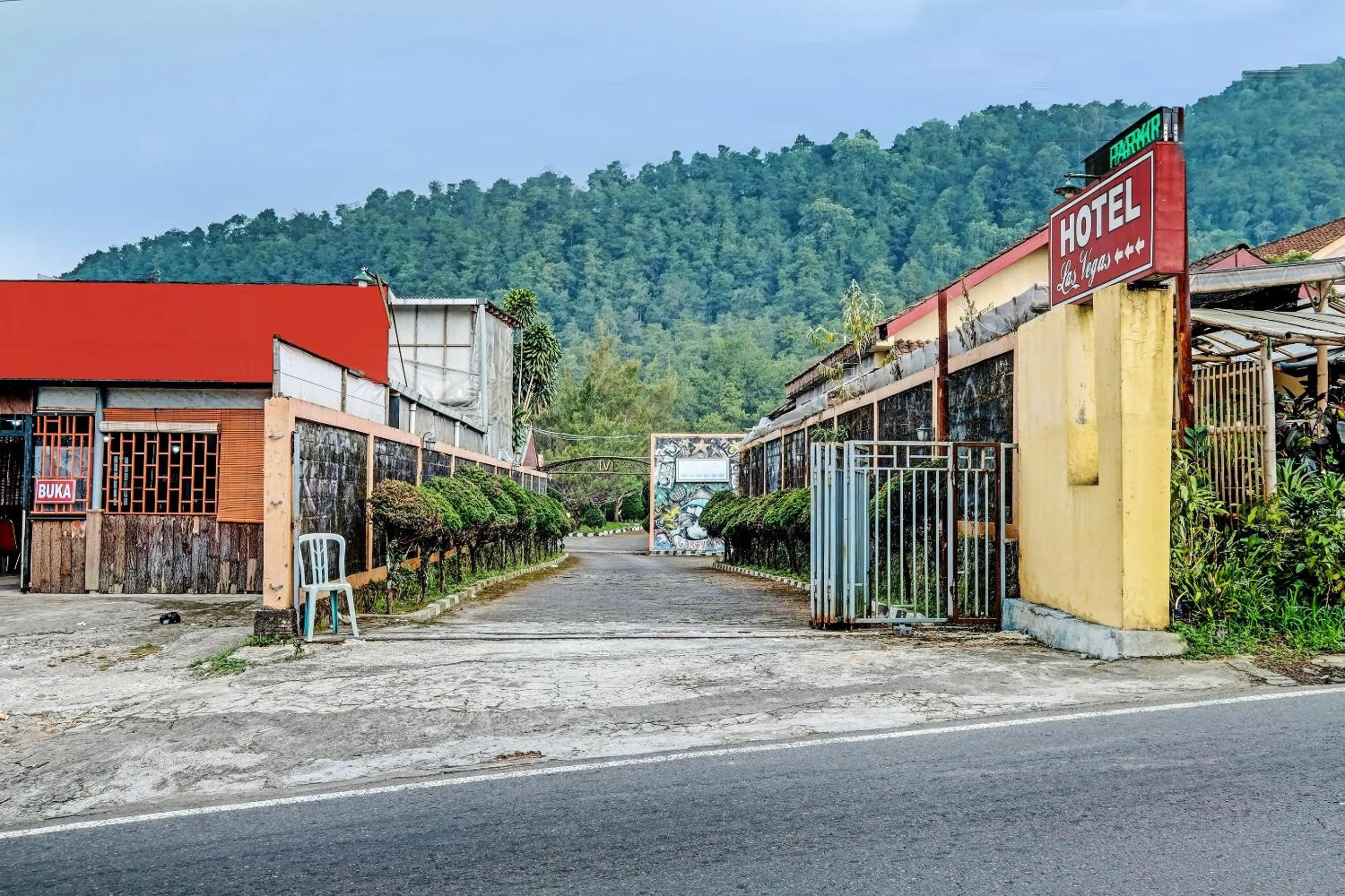 Facade/entrance in OYO 92605 Hotel Las Vegas