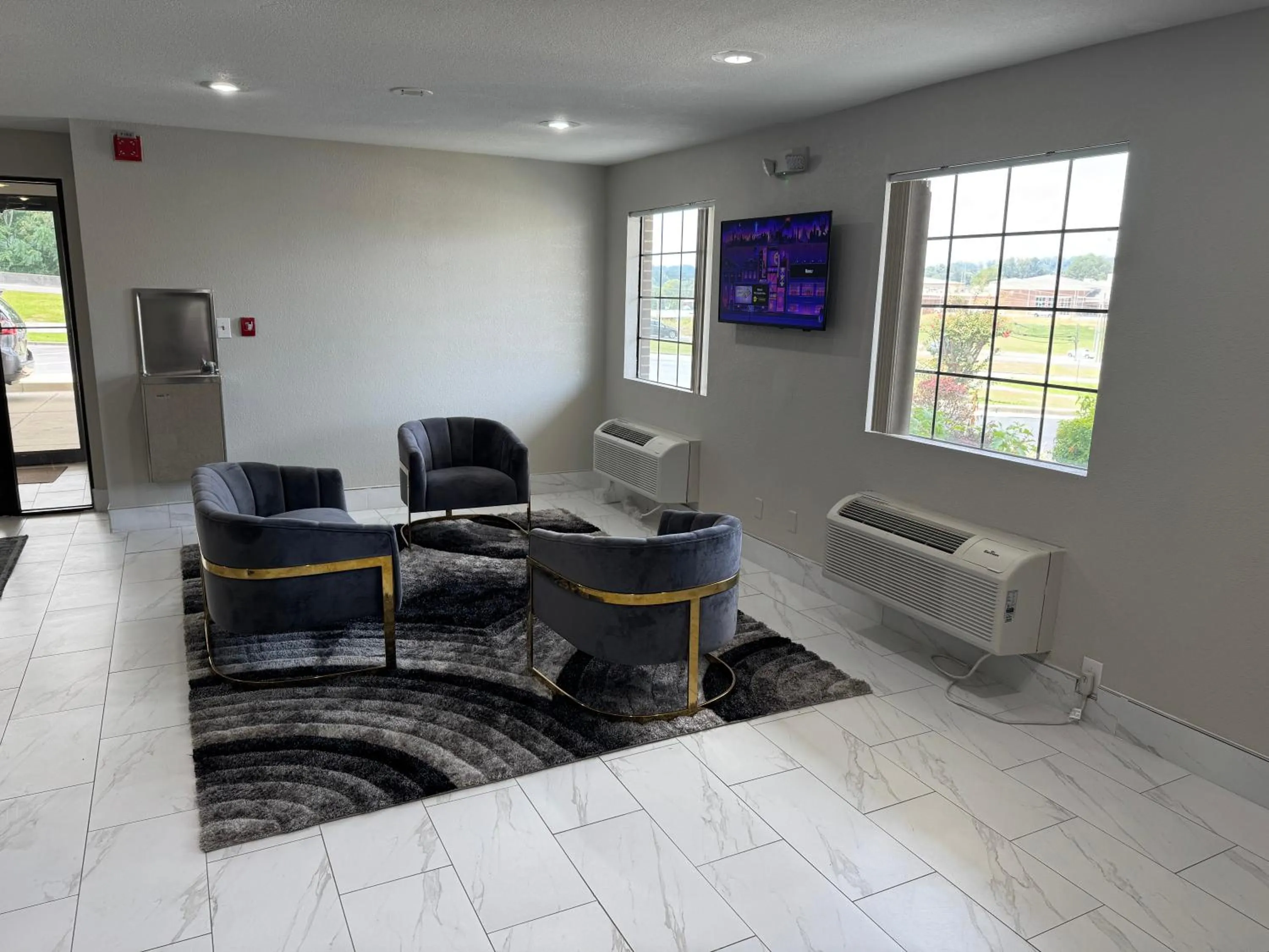 Lobby or reception in Lakeside Inn