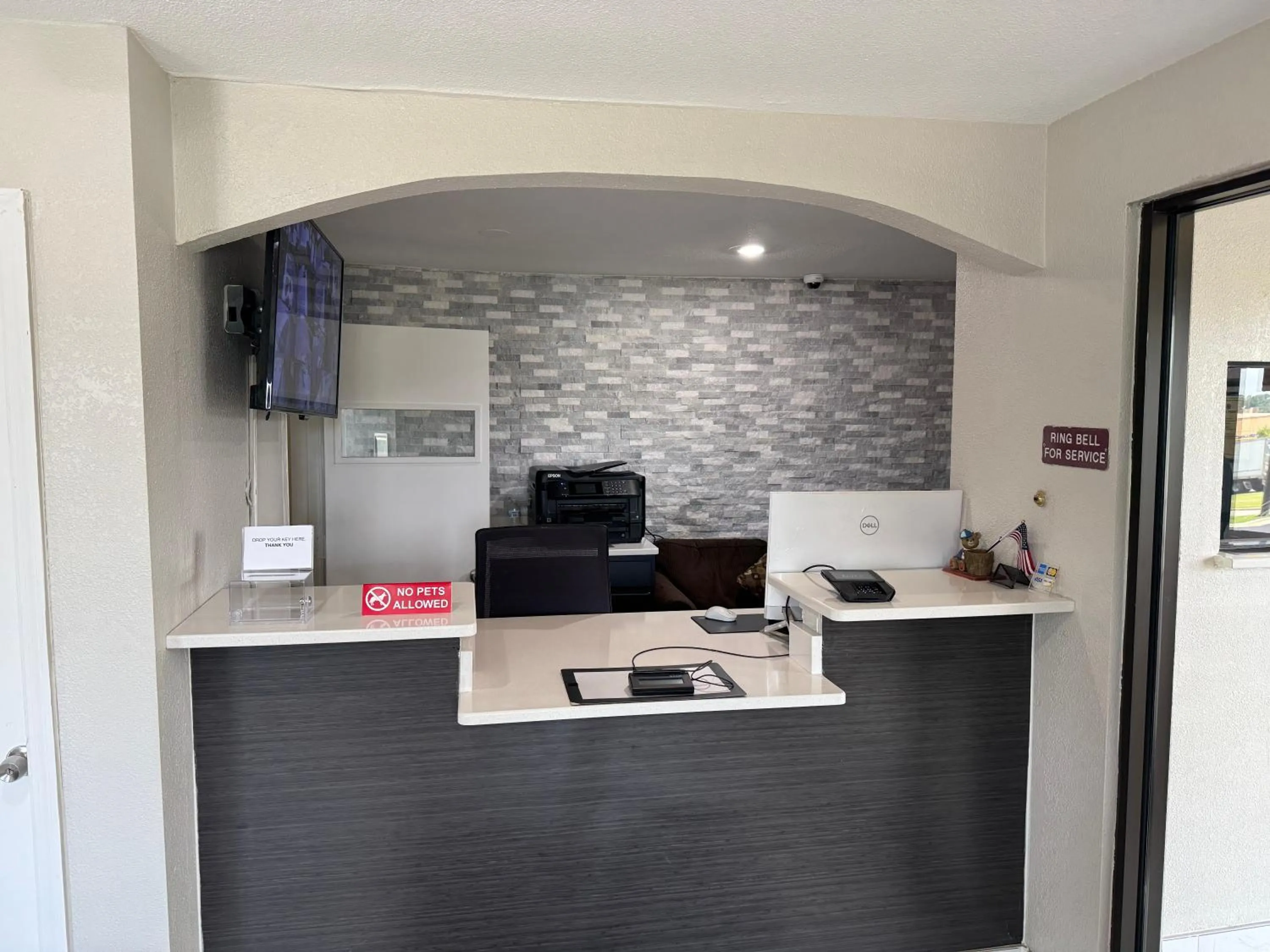 Lobby or reception in Lakeside Inn