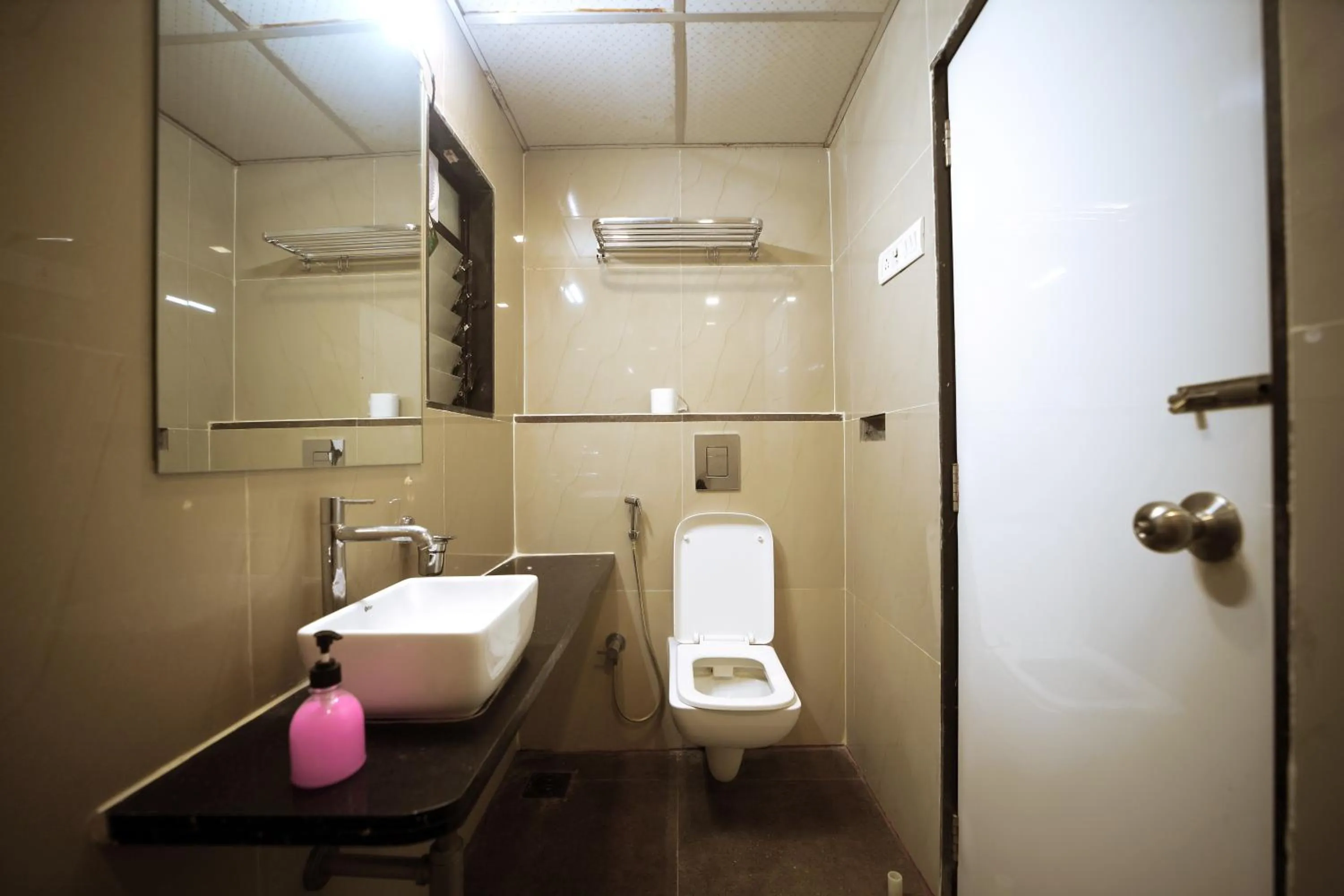 Bathroom in Hotel Precious Pearl