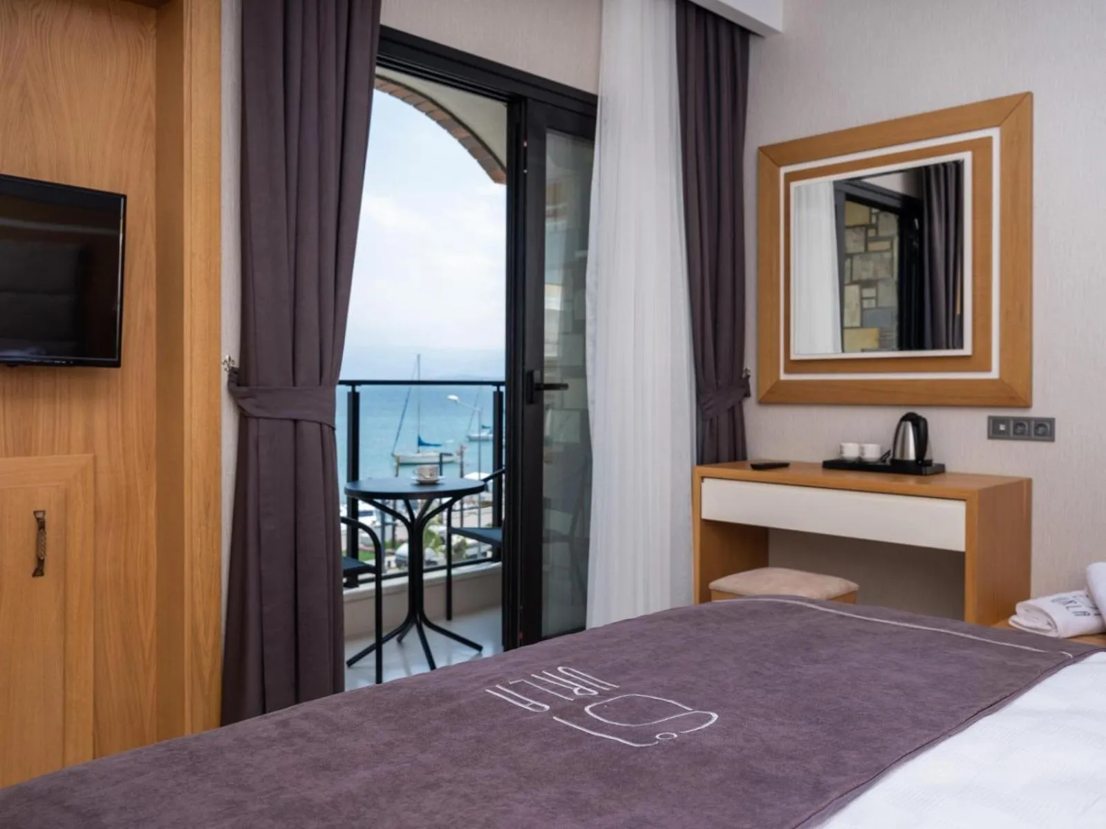 TV and multimedia, Bed in Ma-Si Urla Hotel