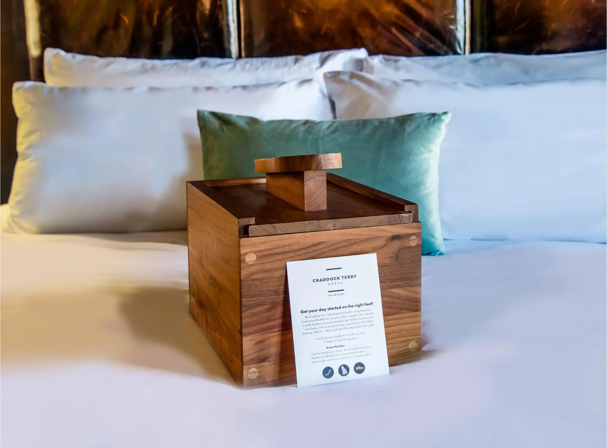 Continental breakfast, Bed in Craddock Terry Hotel, Lynchburg, a Tribute Portfolio Hotel