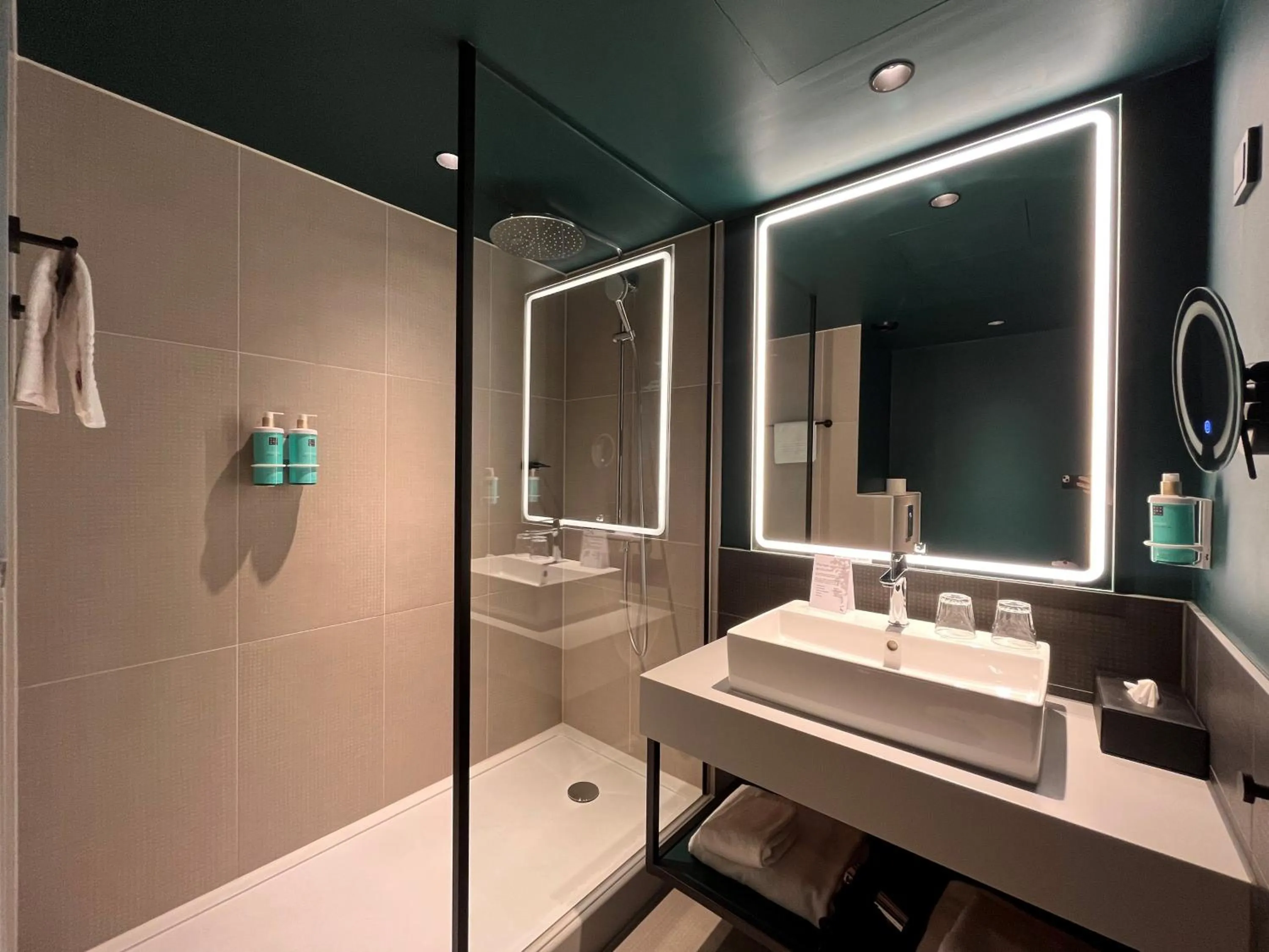 Bathroom in Novotel Rotterdam Brainpark