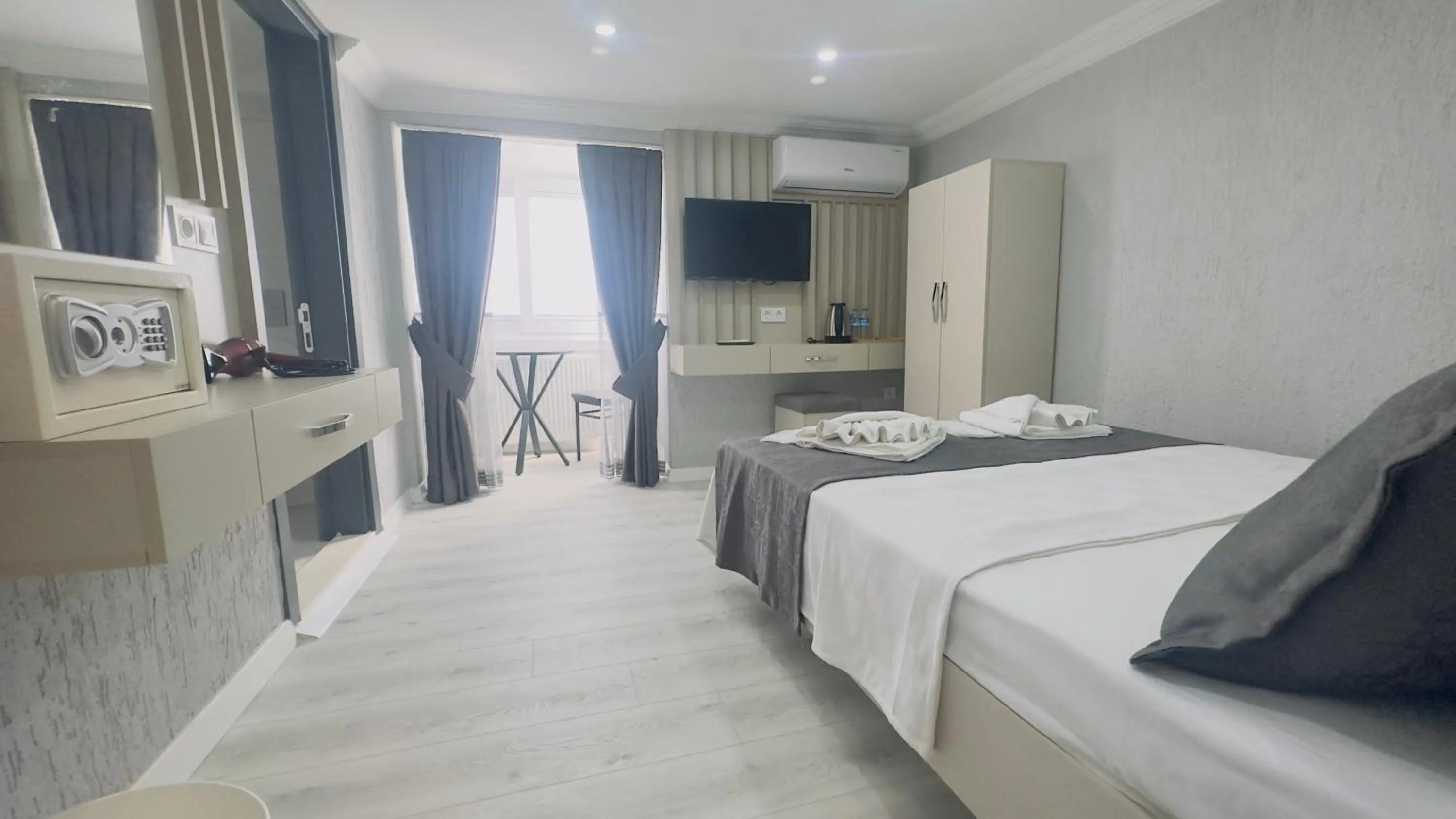 TV and multimedia, Bed in La Mer Old City Hotel