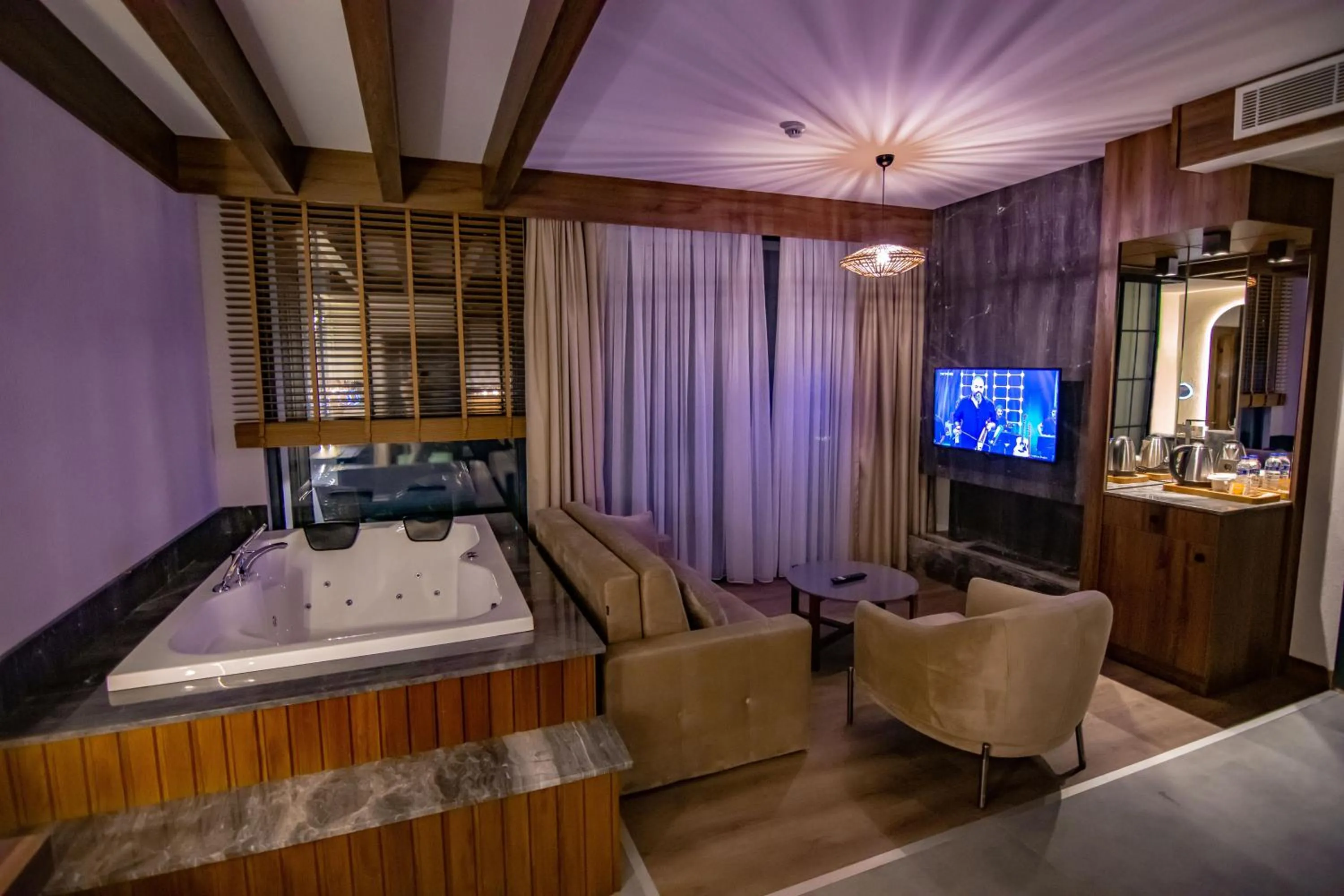 Hot Tub in Hayal Vadisi Suite Hotel