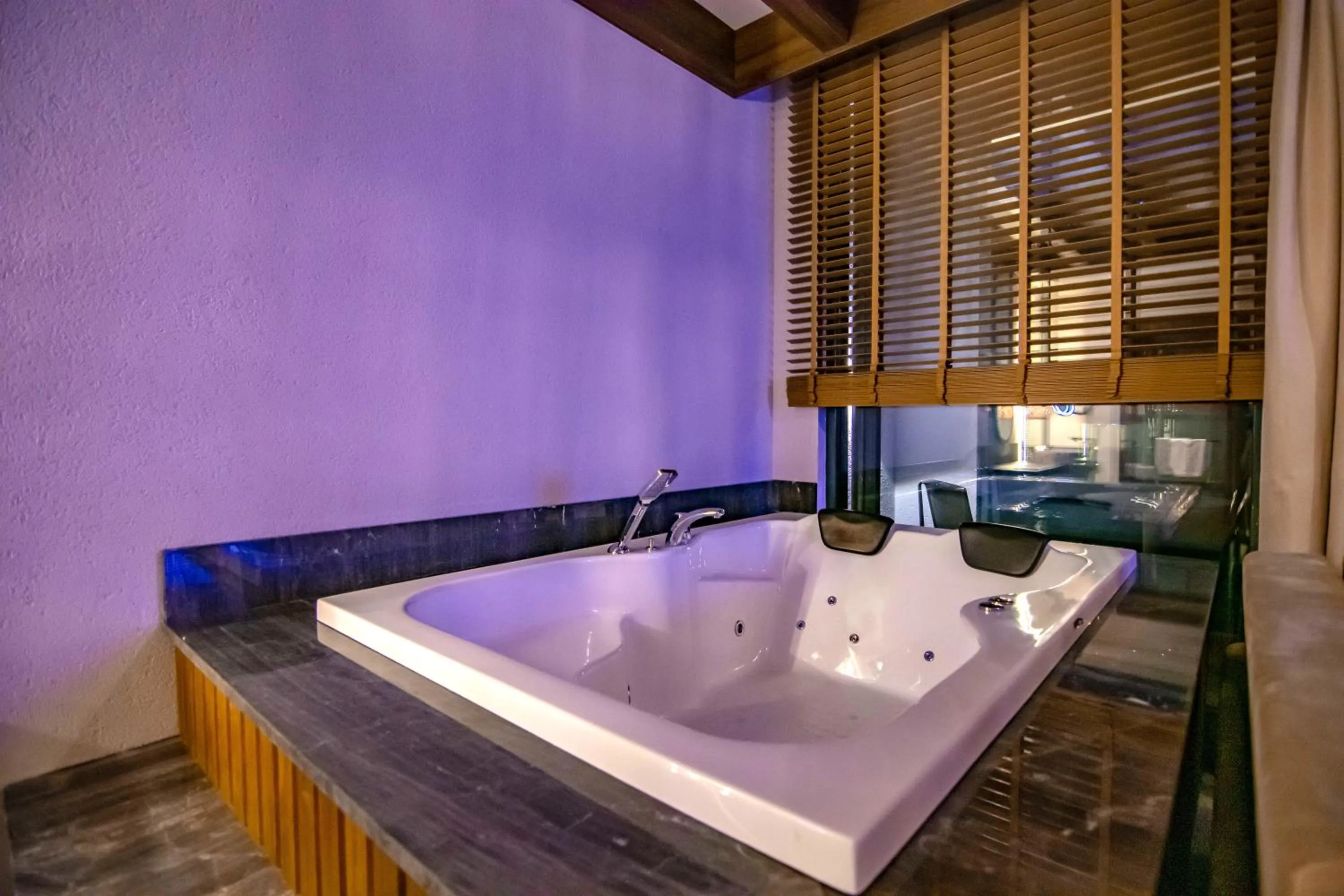Hot Tub in Hayal Vadisi Suite Hotel