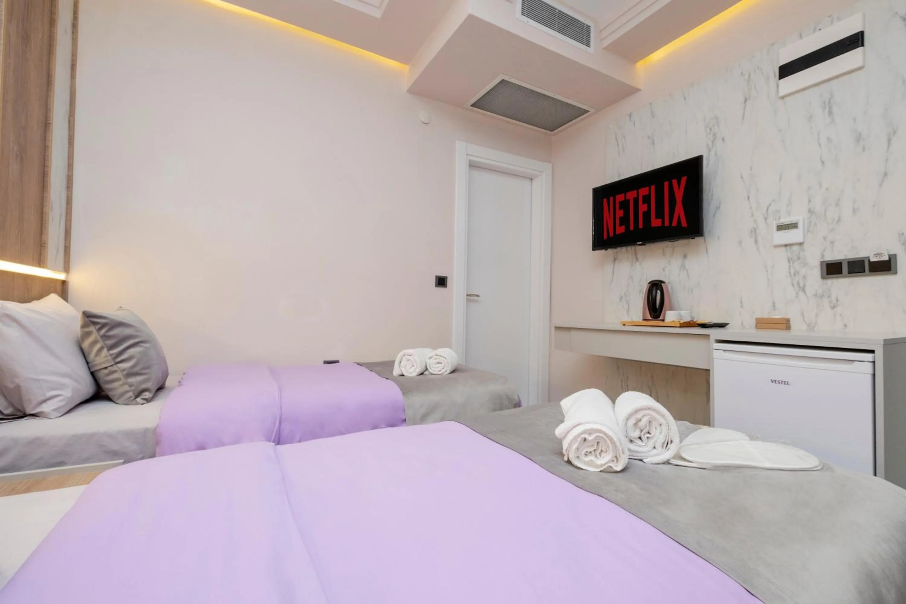 Bed in Lavender Airport Hotel