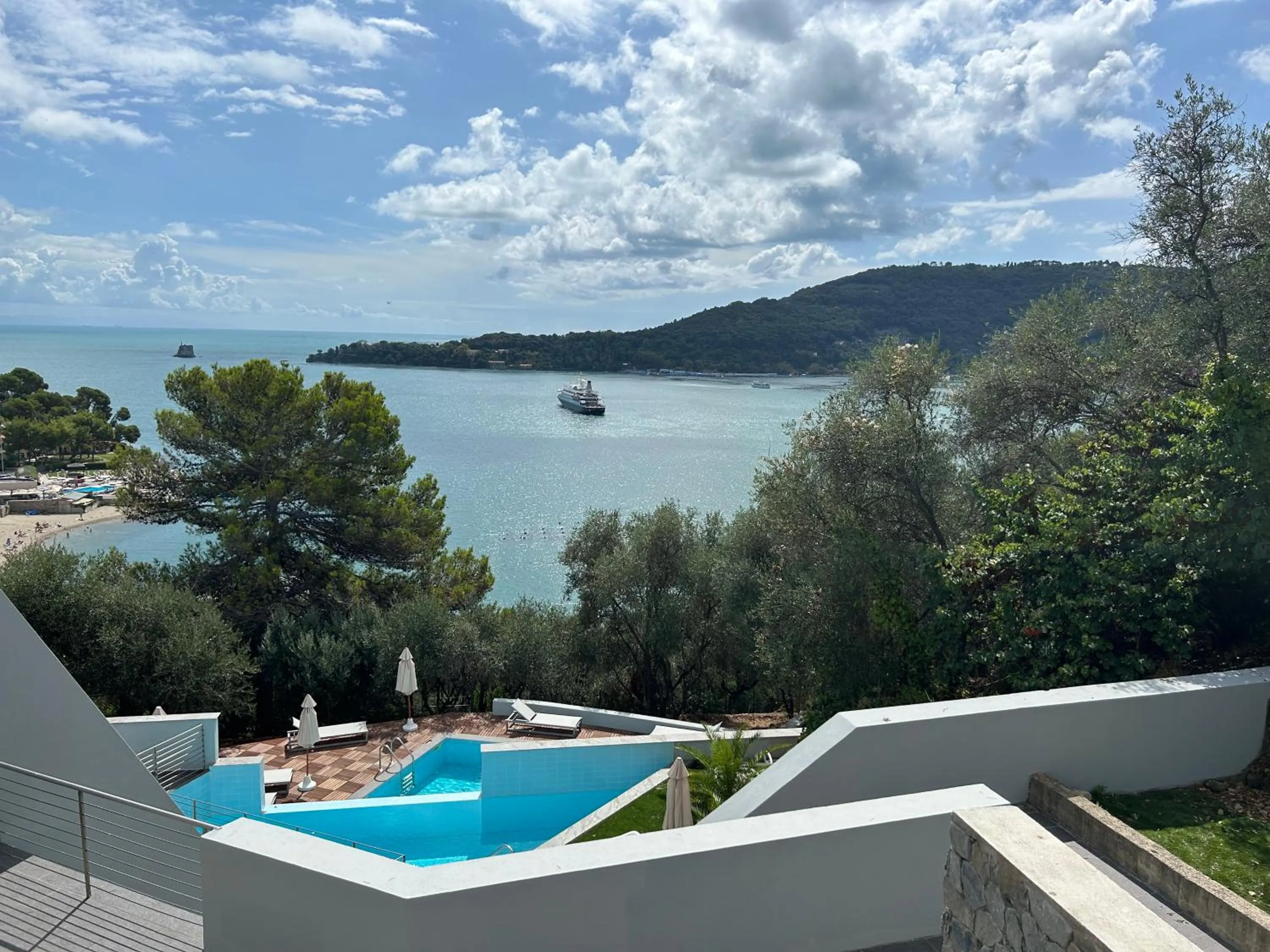 Sea view in Cristallo Park Hotel