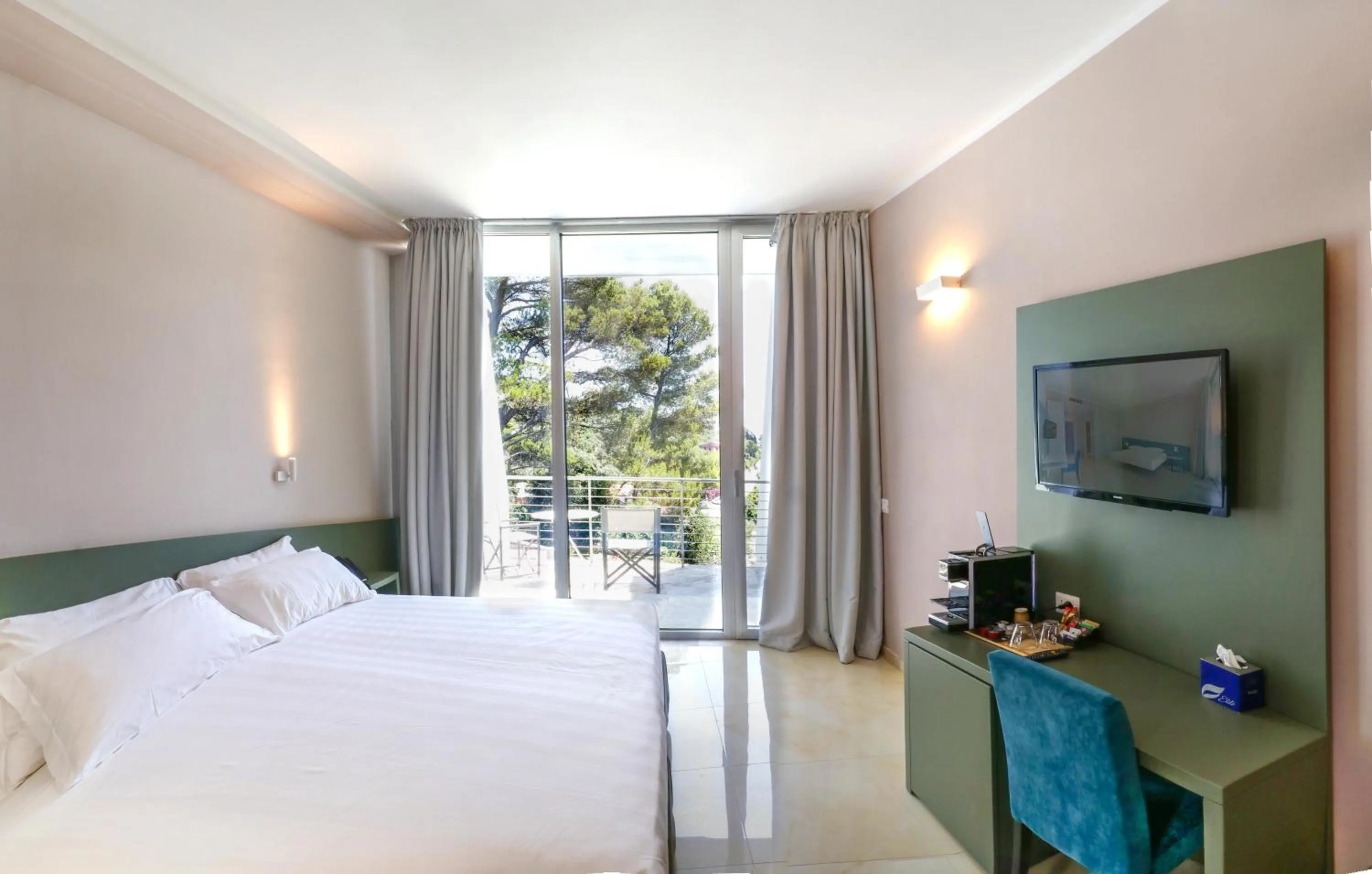 Bedroom, Bed in Cristallo Park Hotel