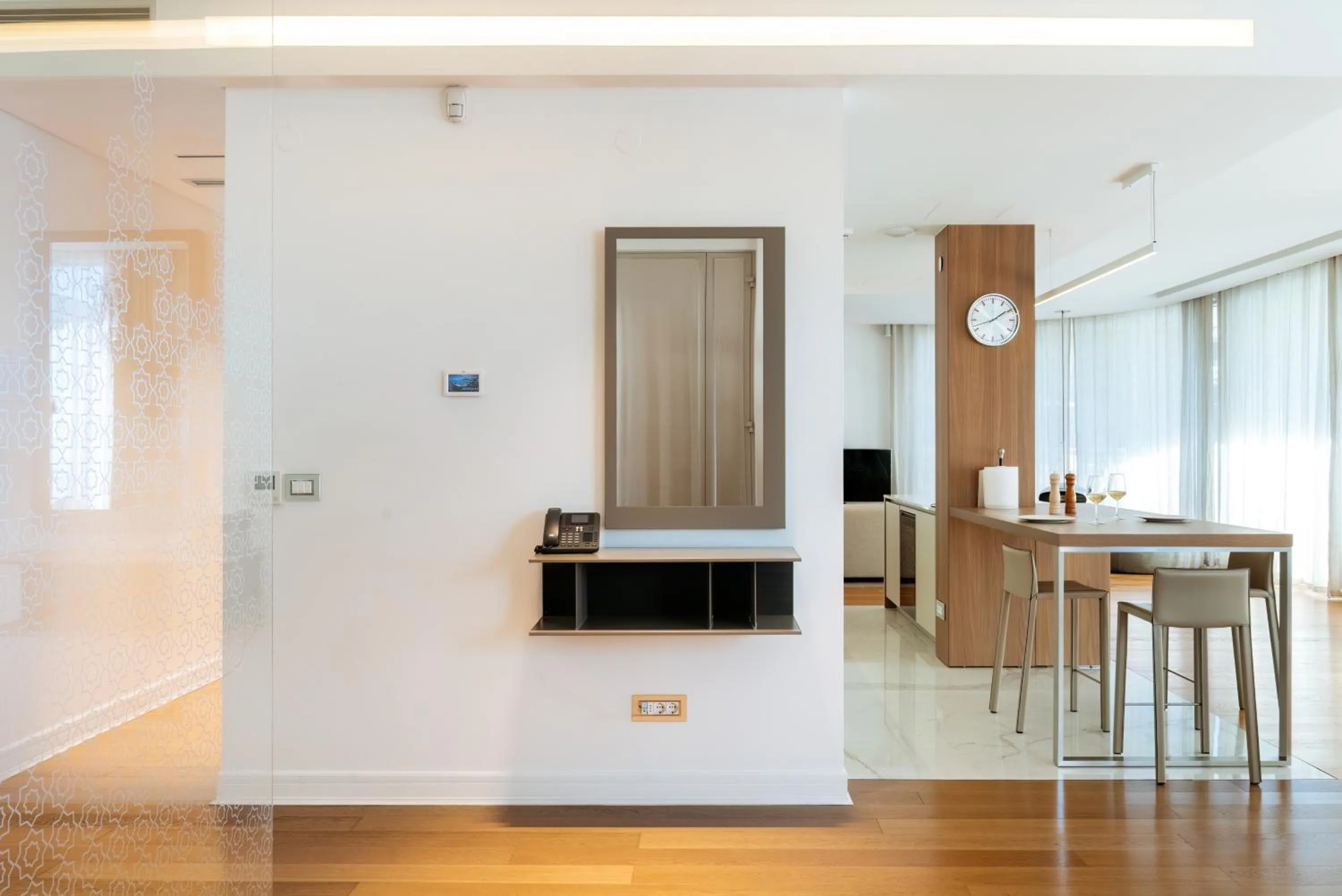 Kitchen or kitchenette in Luxury Waterfront Villa at Dukly Gardens
