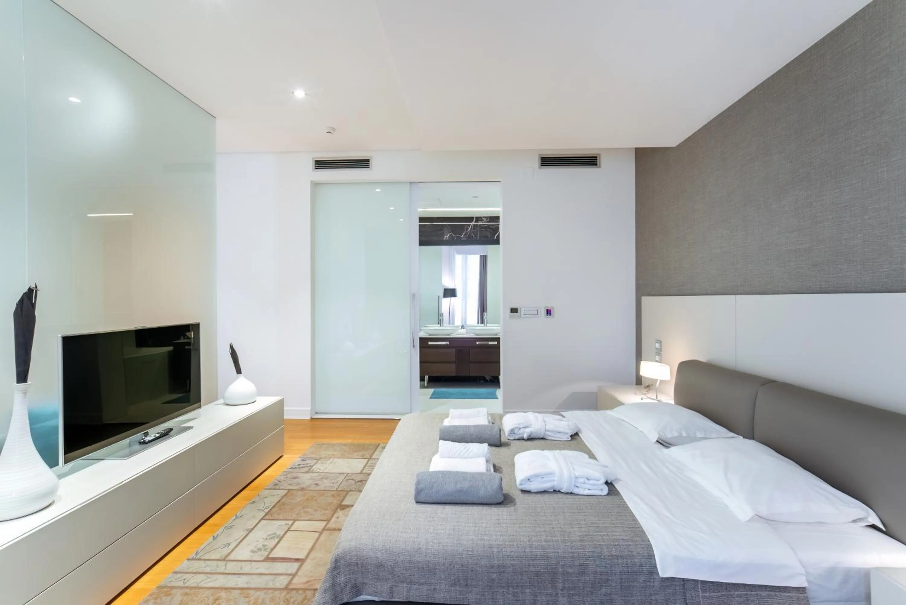 Bed in Luxury Waterfront Villa at Dukly Gardens