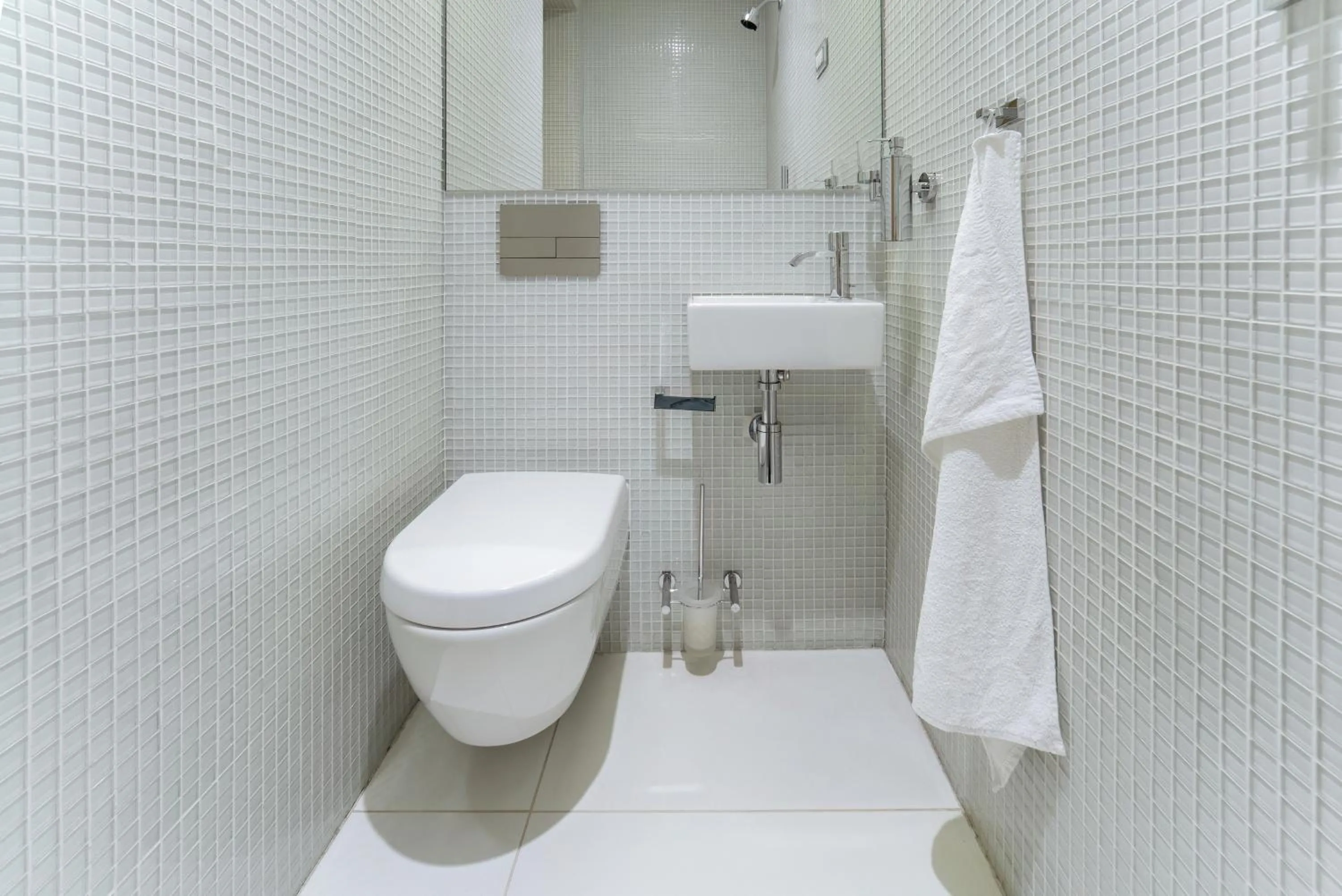 Toilet in Luxury Waterfront Villa at Dukly Gardens