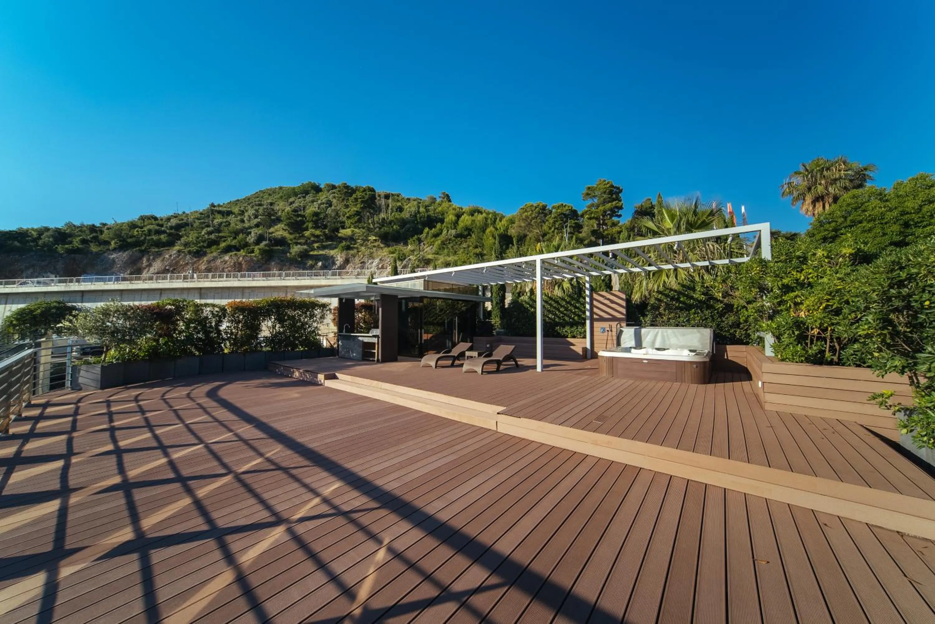 Natural landscape in Luxury Waterfront Villa at Dukly Gardens