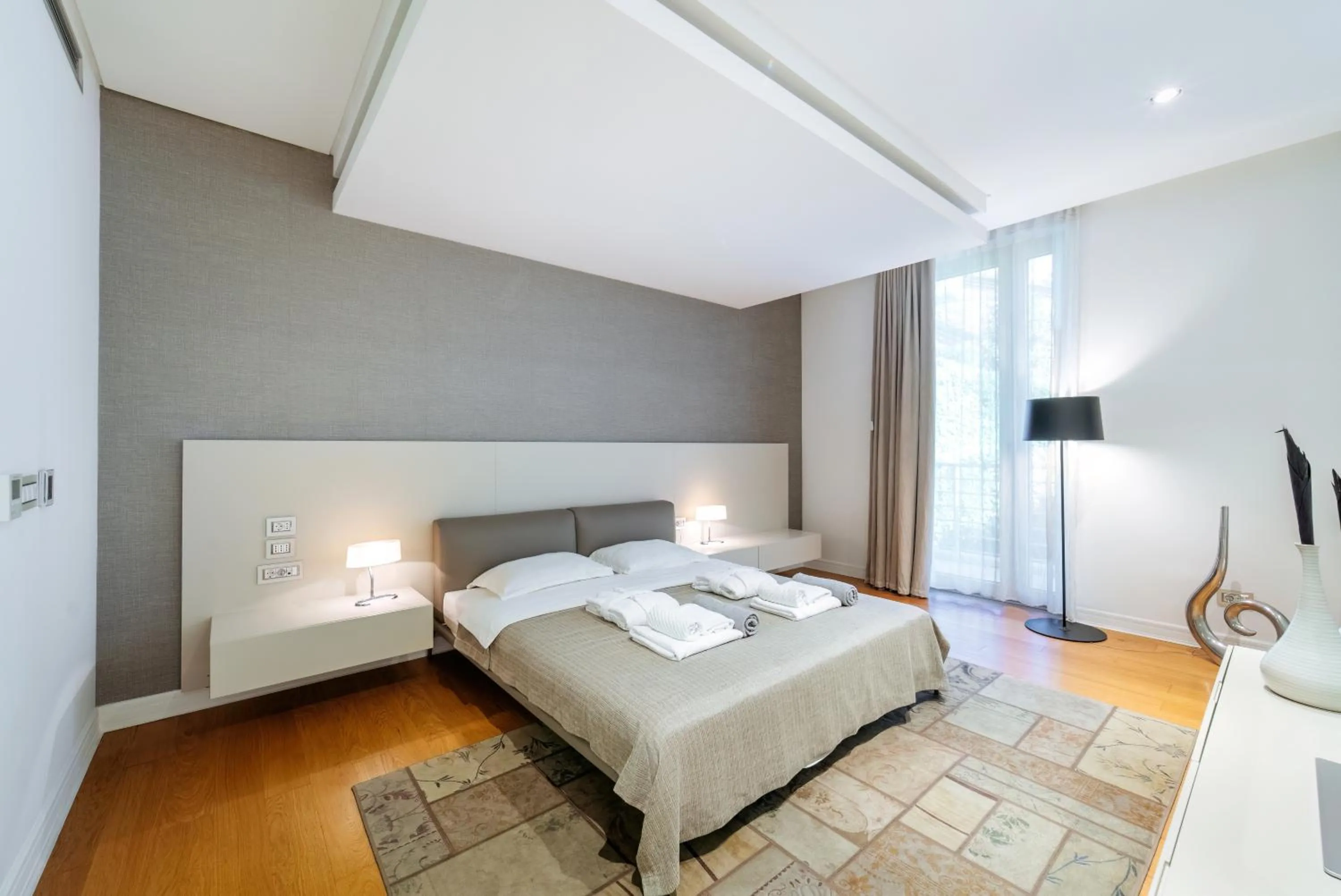 Bed in Luxury Waterfront Villa at Dukly Gardens