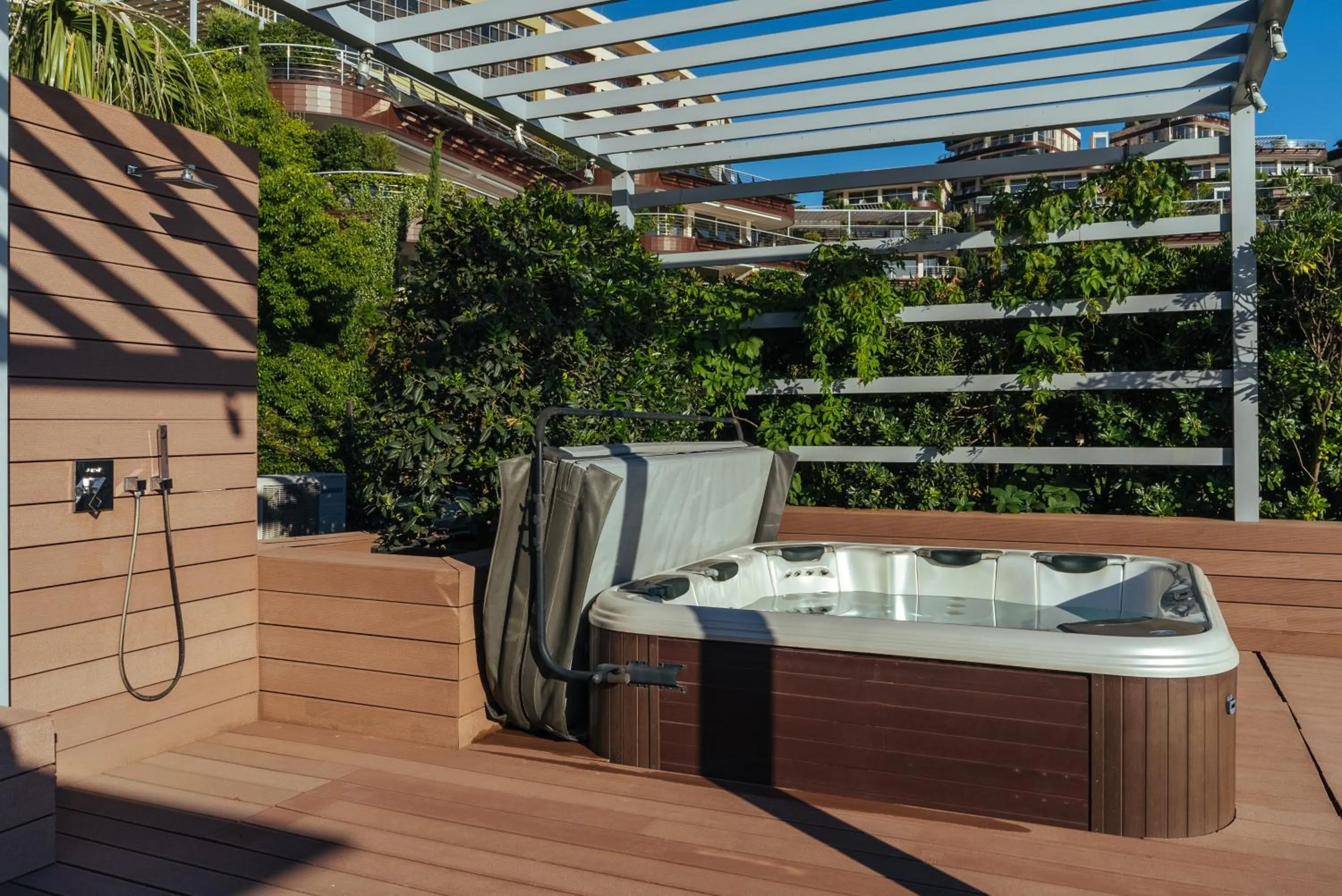 Natural landscape in Luxury Waterfront Villa at Dukly Gardens