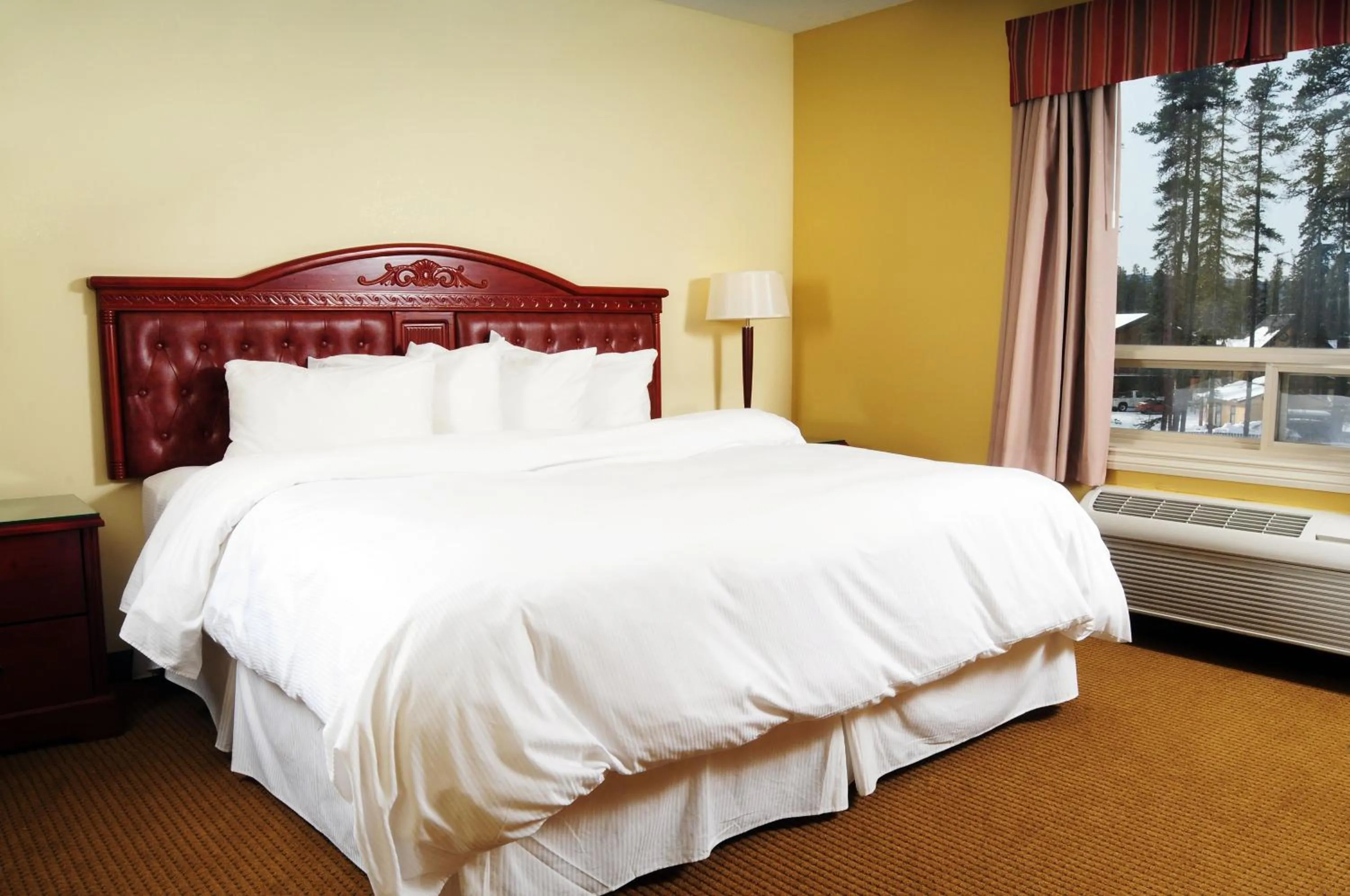 Bed in Trend Mountain Hotel & Conference Centre