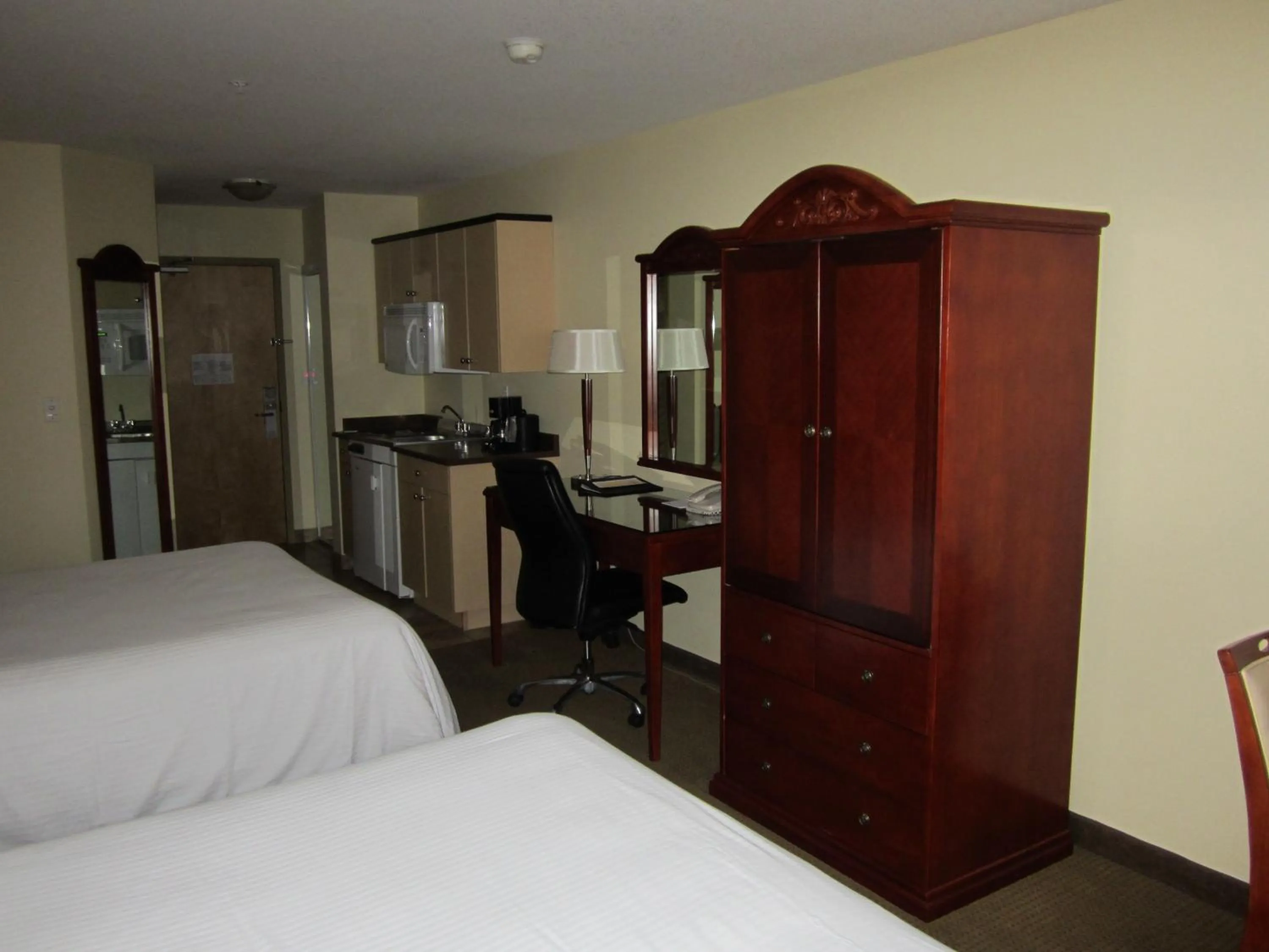 Bed in Trend Mountain Hotel & Conference Centre