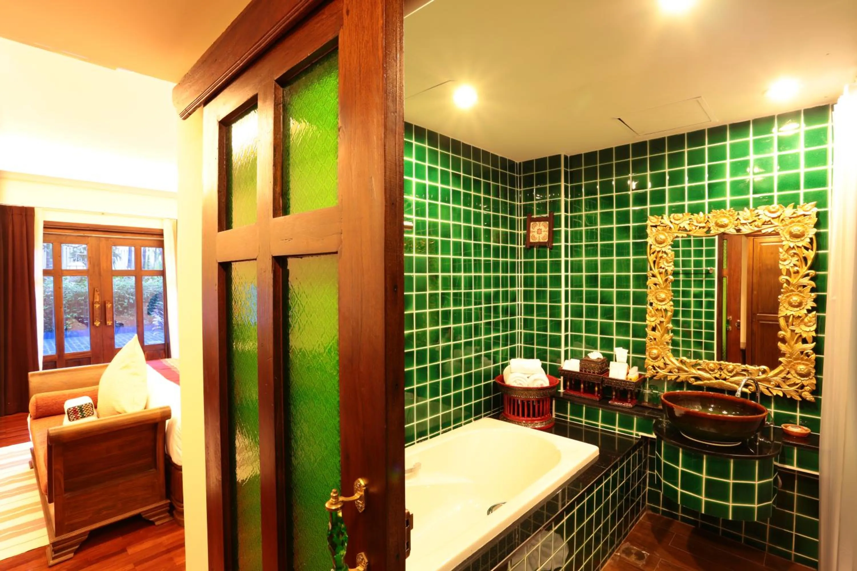 Shower, Bed in Viang Thapae Resort