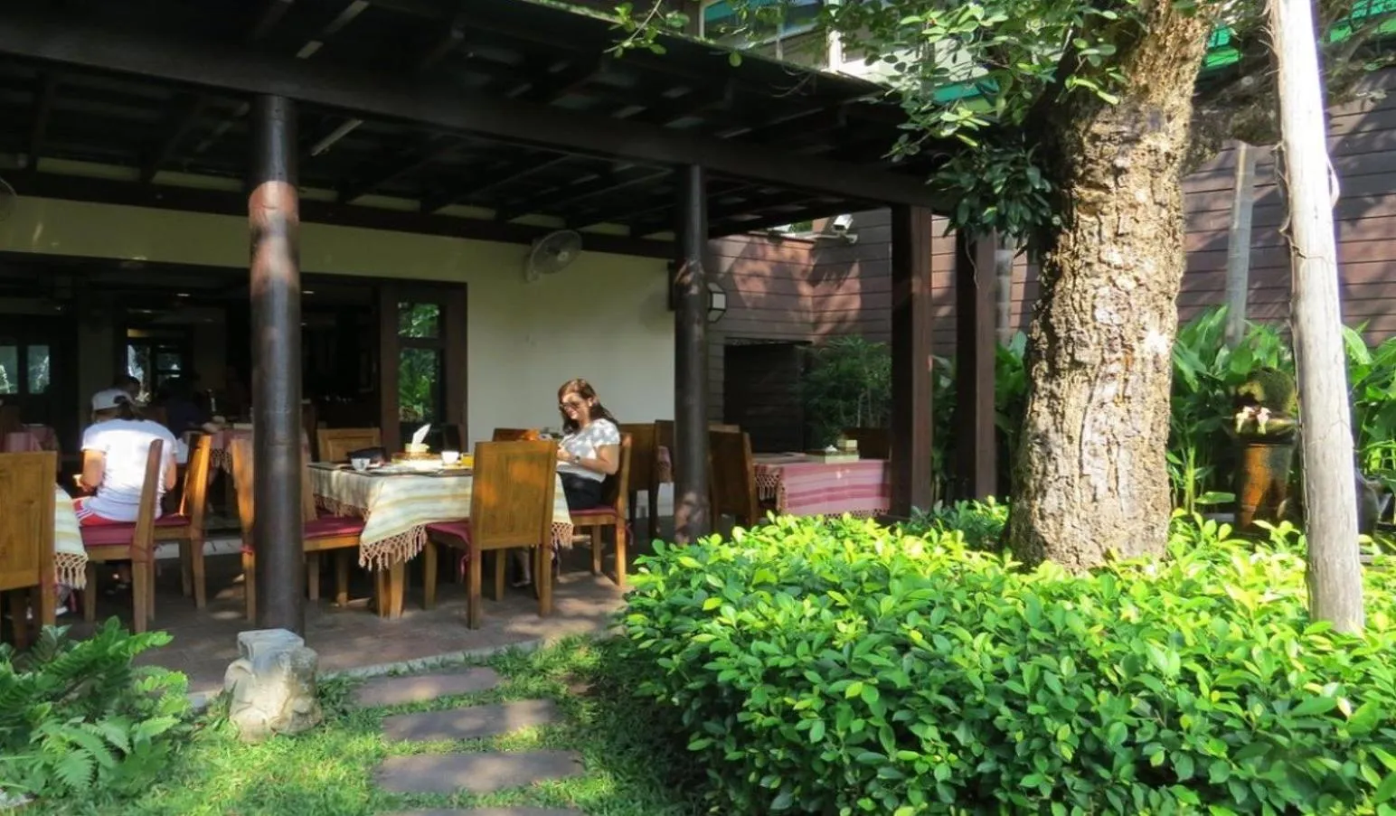 Restaurant/places to eat in Viang Thapae Resort