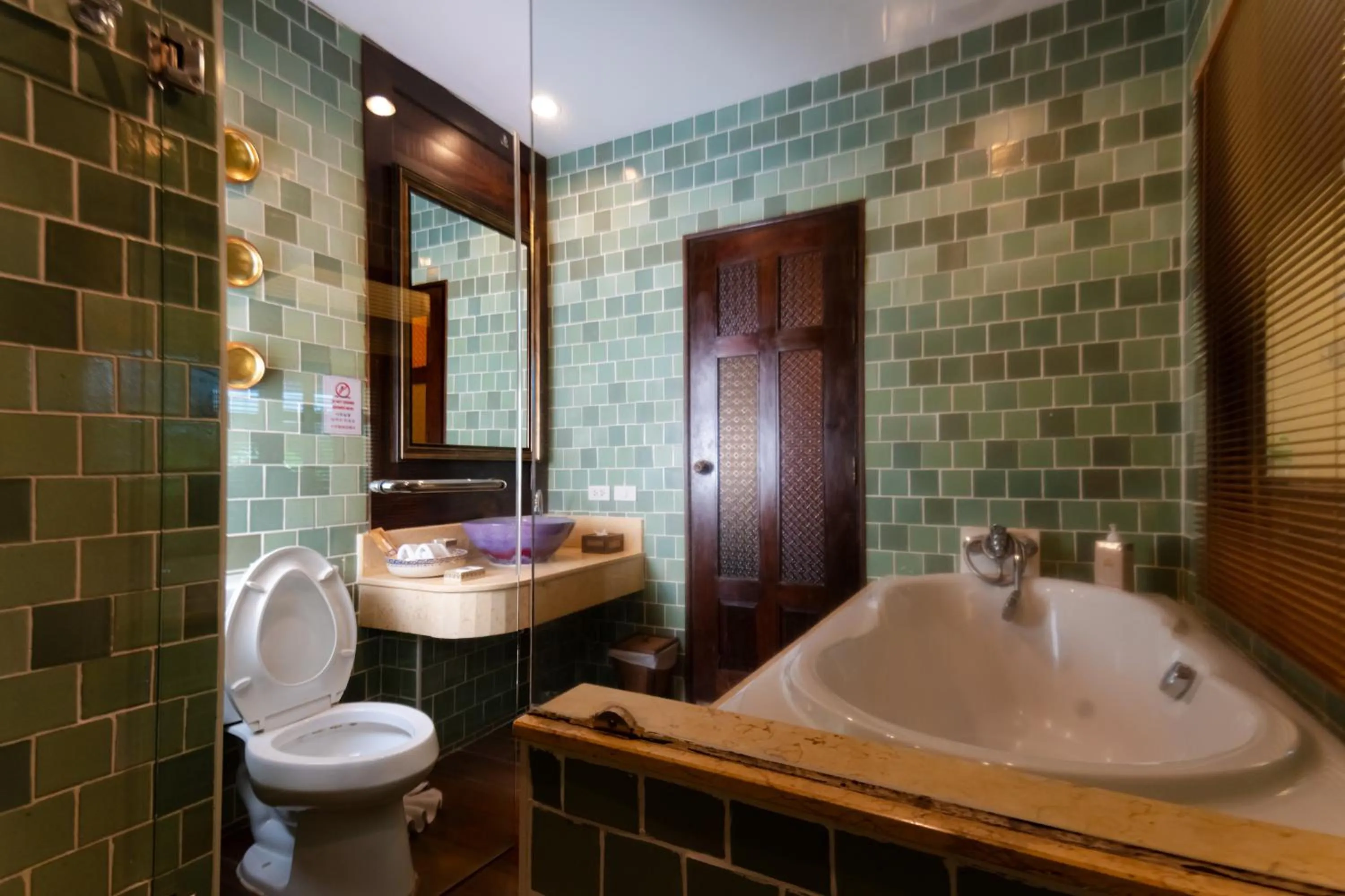 Toilet in Viang Thapae Resort