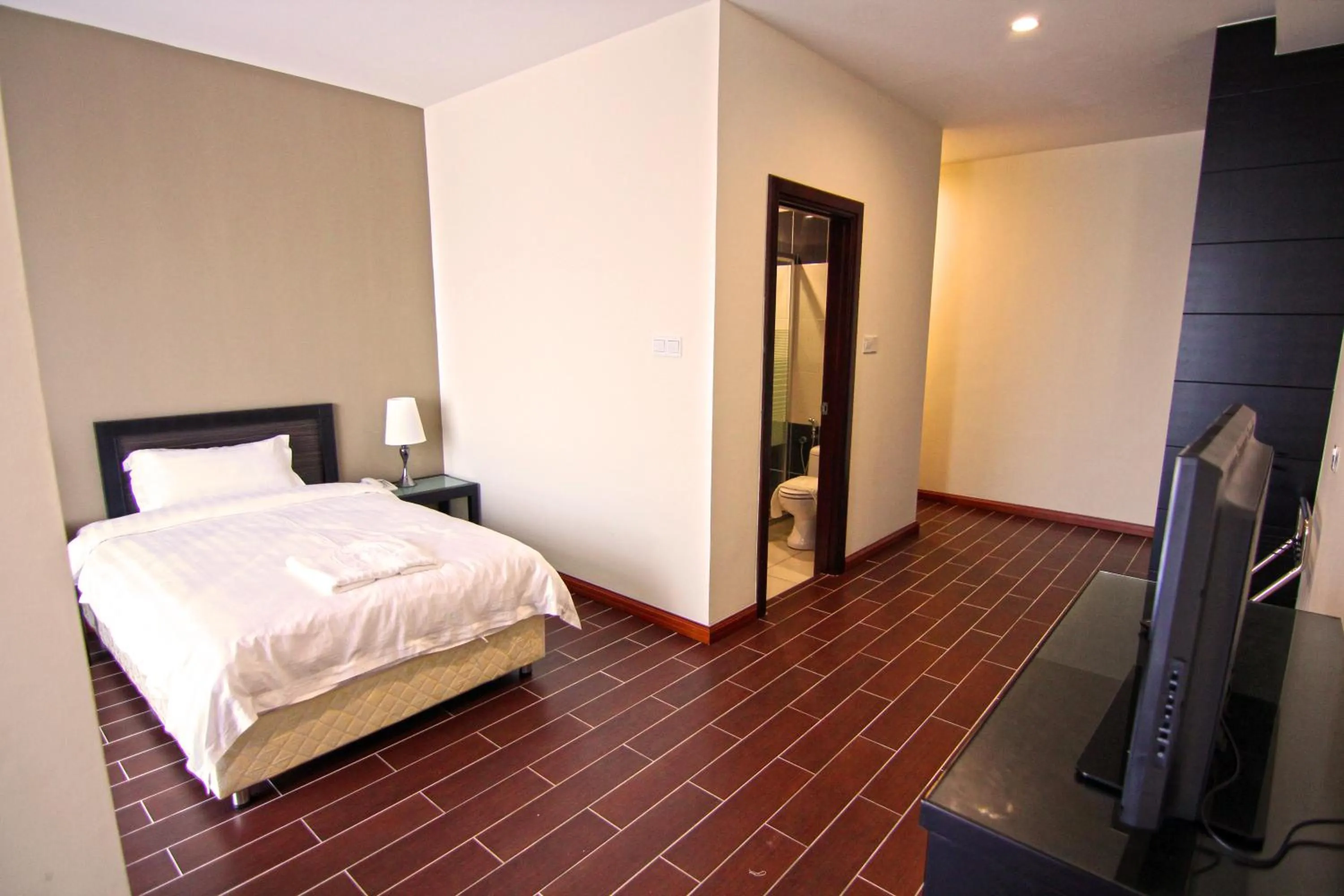 Bed in Putatan Platinum Hotel