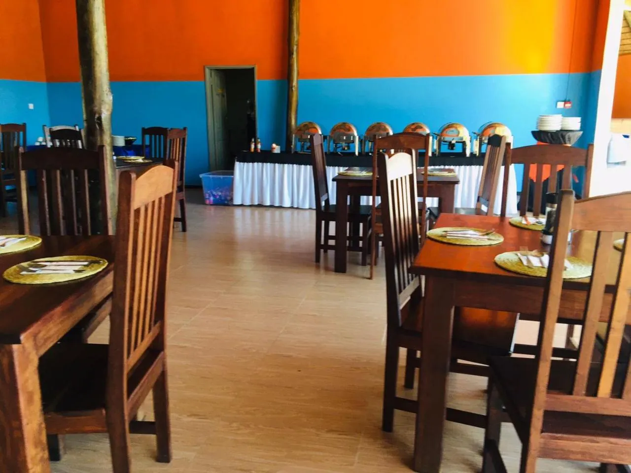 Restaurant/places to eat in Nkanga Hotel