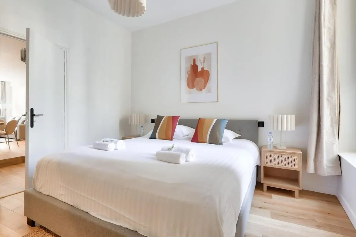 Bed in Beautiful 2BR in City Center of Paris