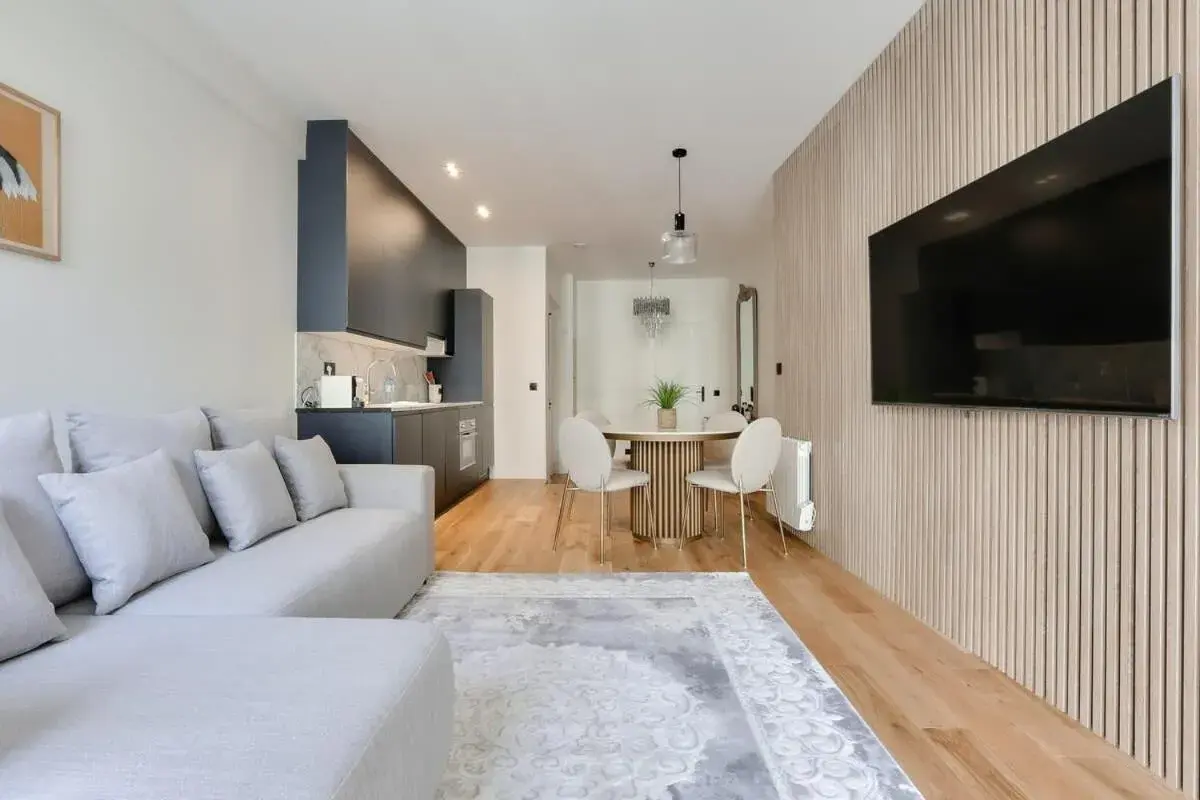 Beautiful 2BR in City Center of Paris Beautiful 2BR in City Center of Paris