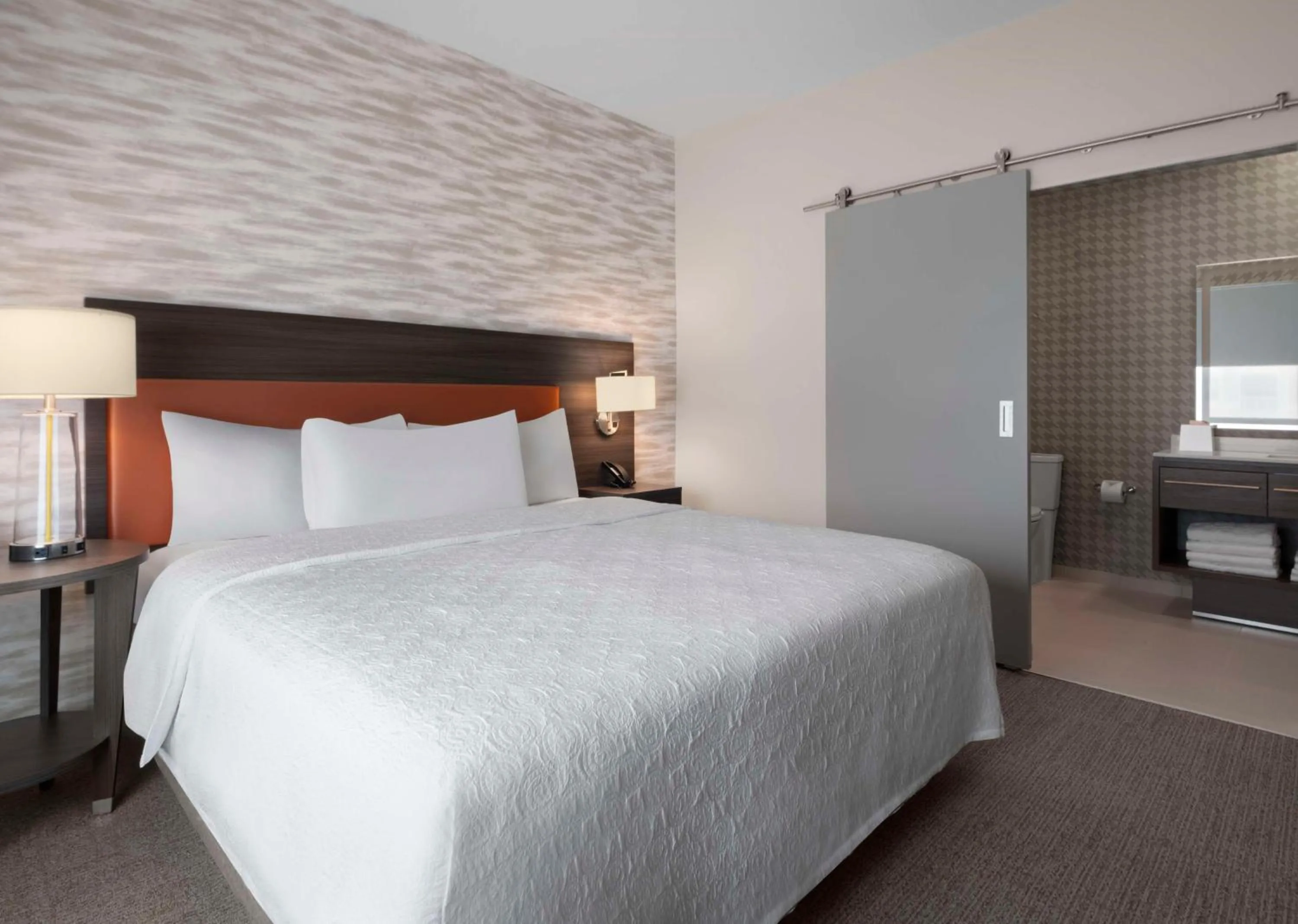 Bed in Home2 Suites by Hilton Orlando South Davenport