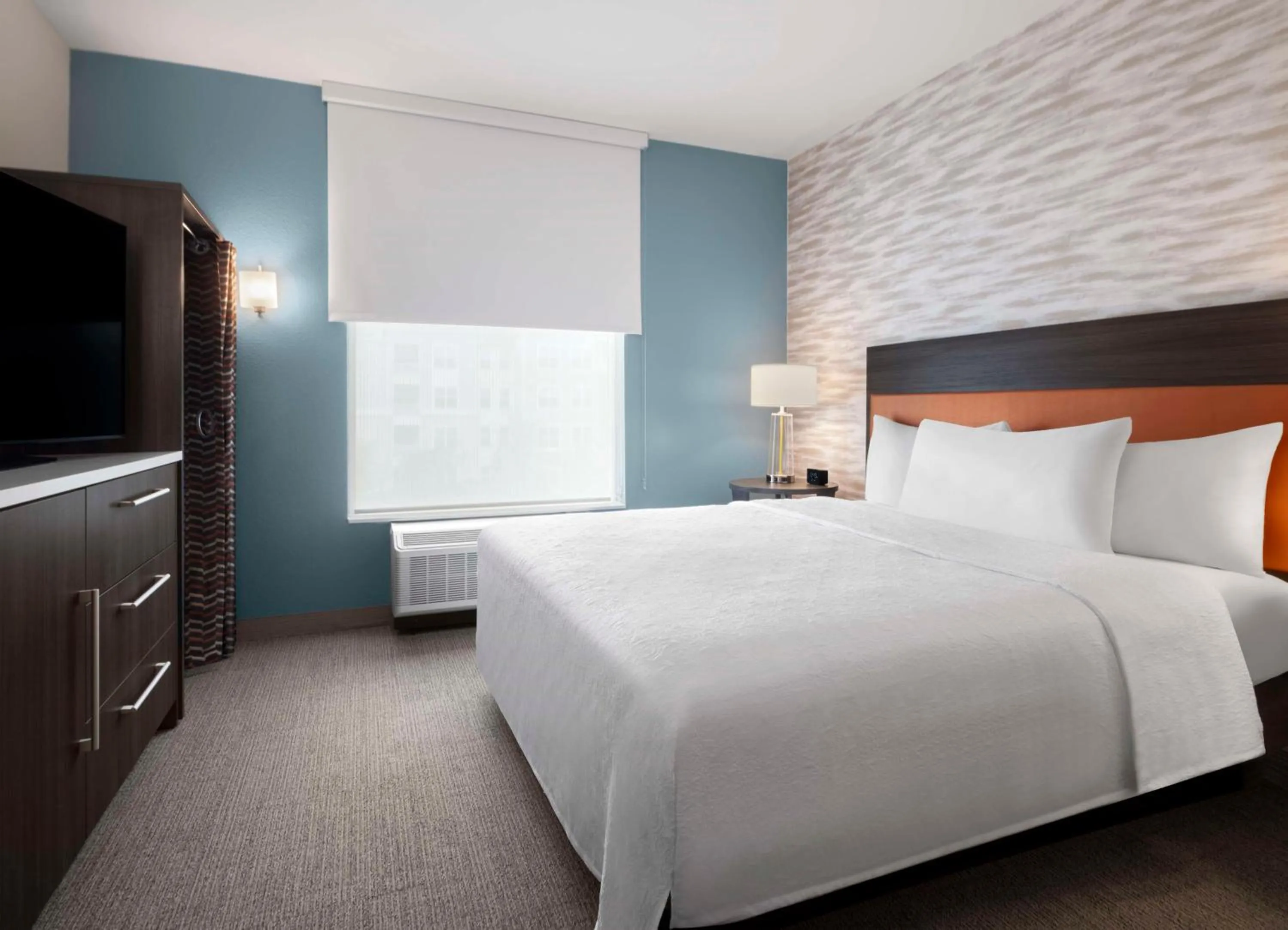 Bed in Home2 Suites by Hilton Orlando South Davenport