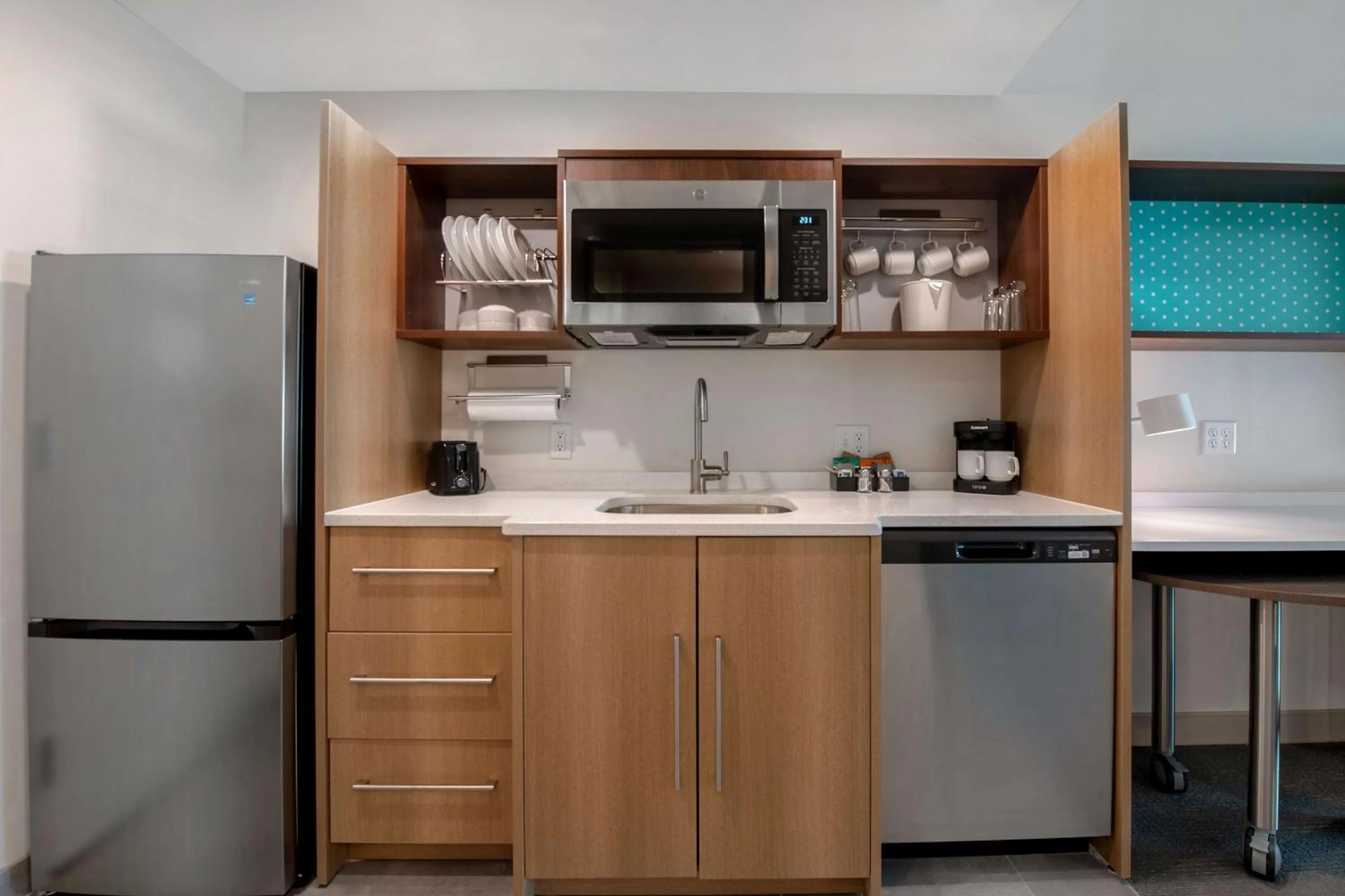 Kitchen or kitchenette in Home2 Suites By Hilton Savannah I95 North