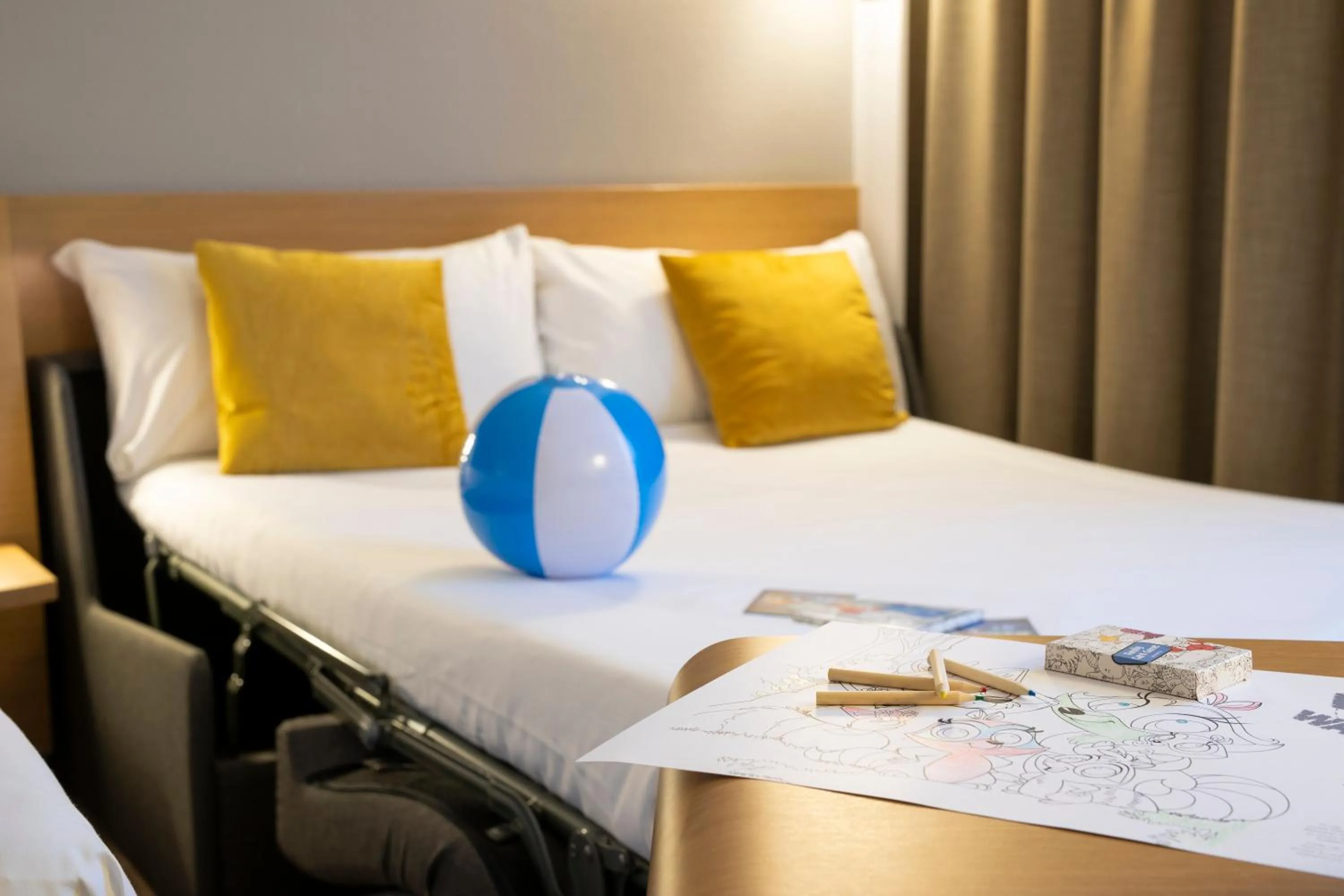 children, Bed in Novotel Maastricht