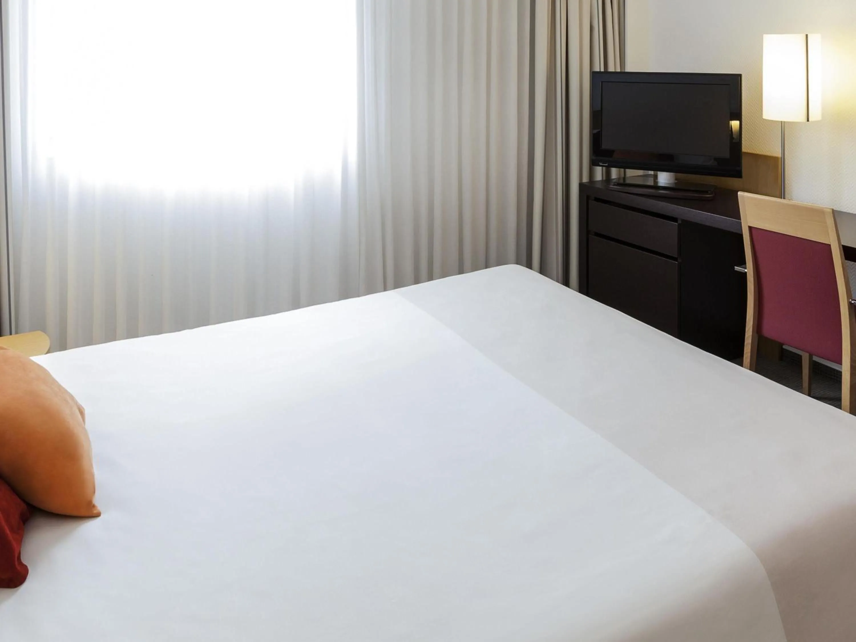 Bedroom, Bed in Novotel Maastricht