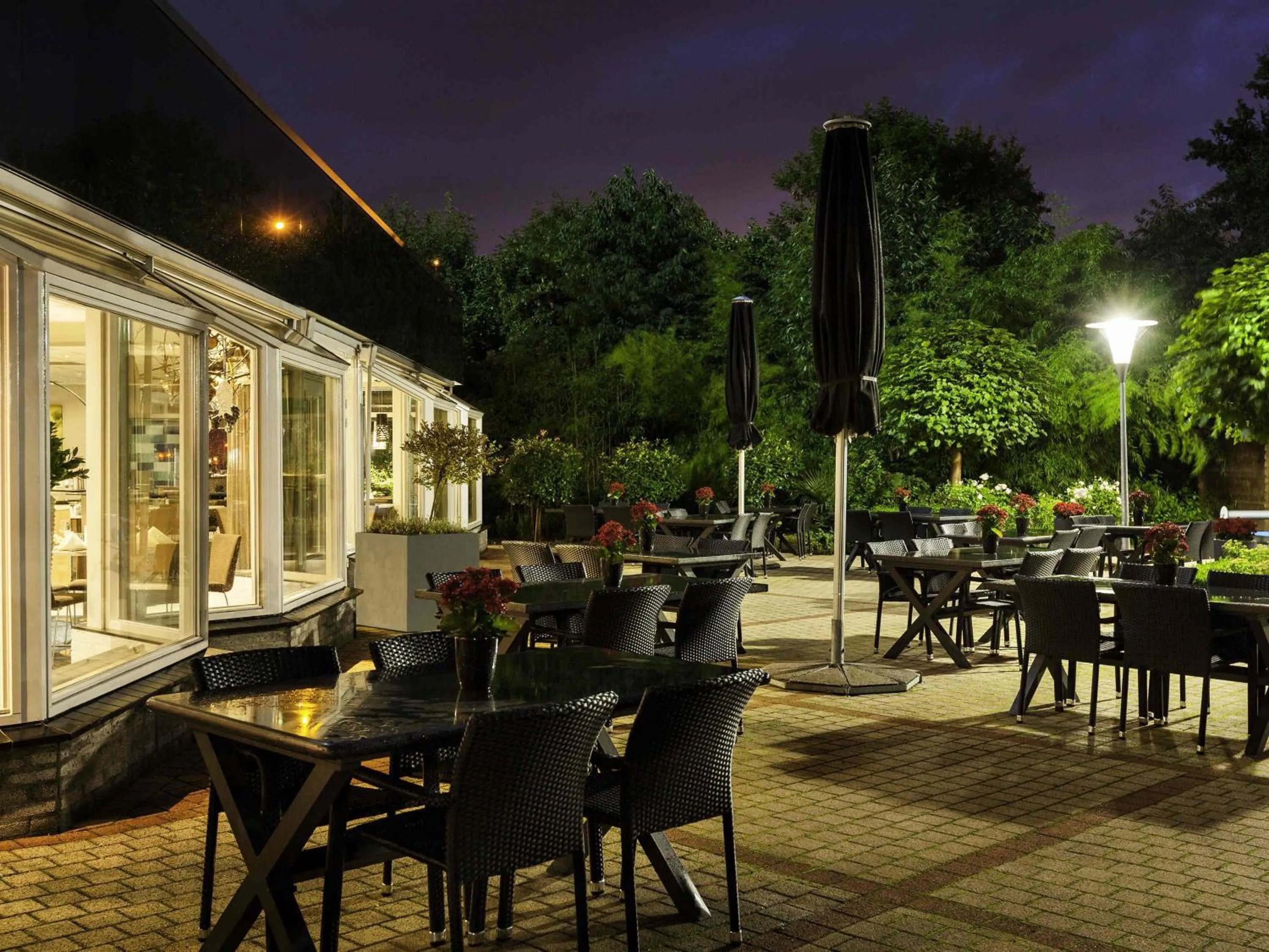 Lounge or bar in Novotel Maastricht