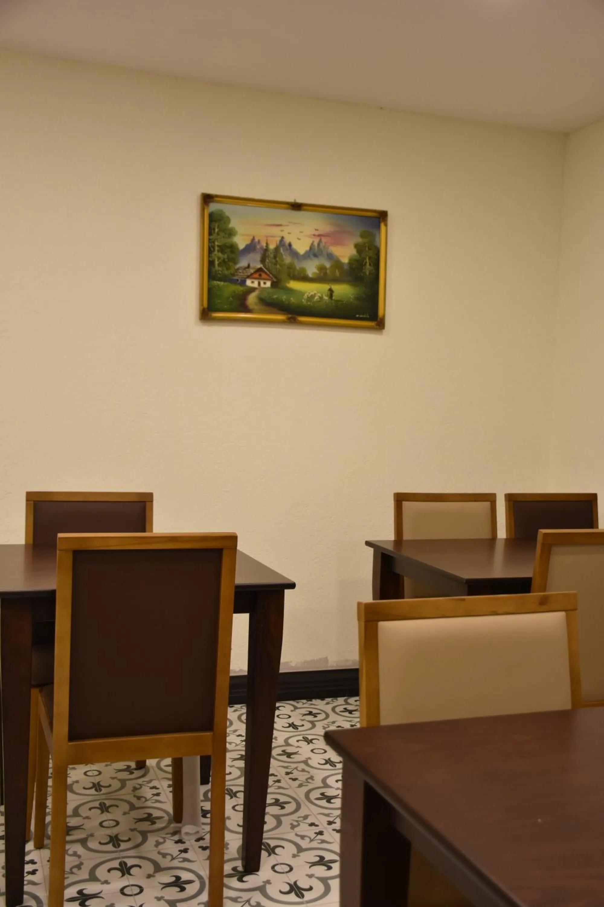 Restaurant/places to eat in Shishly Palace Hotel