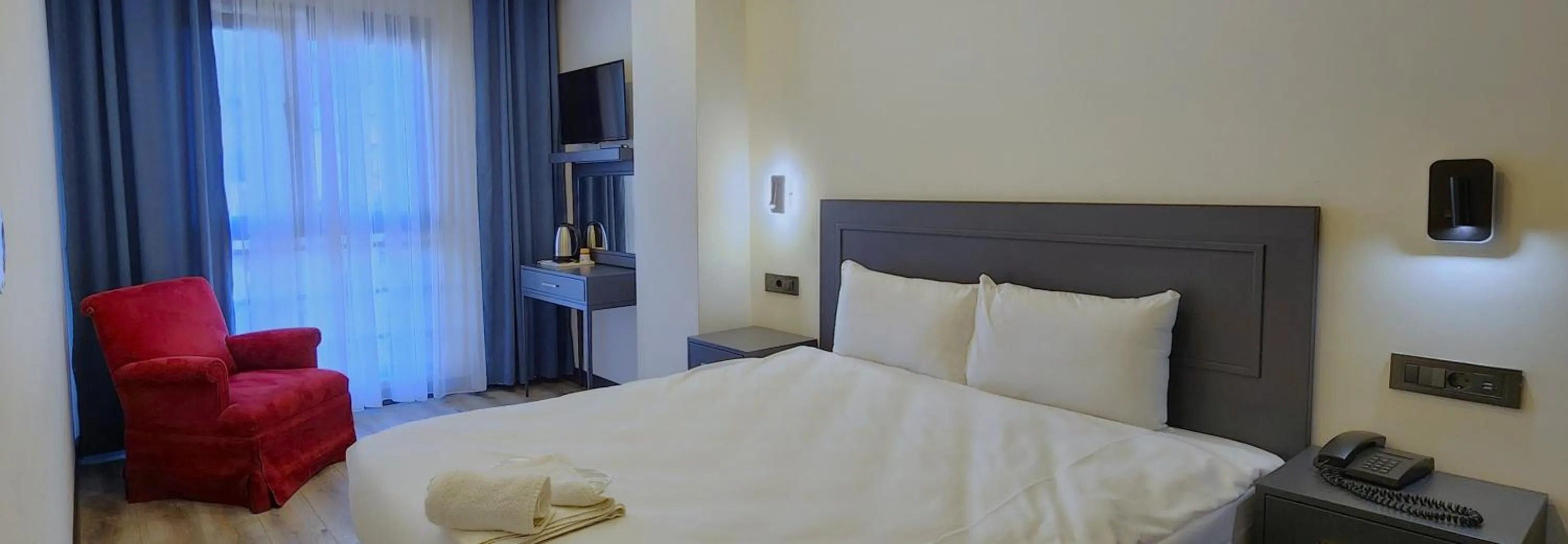 Bed in Shishly Palace Hotel