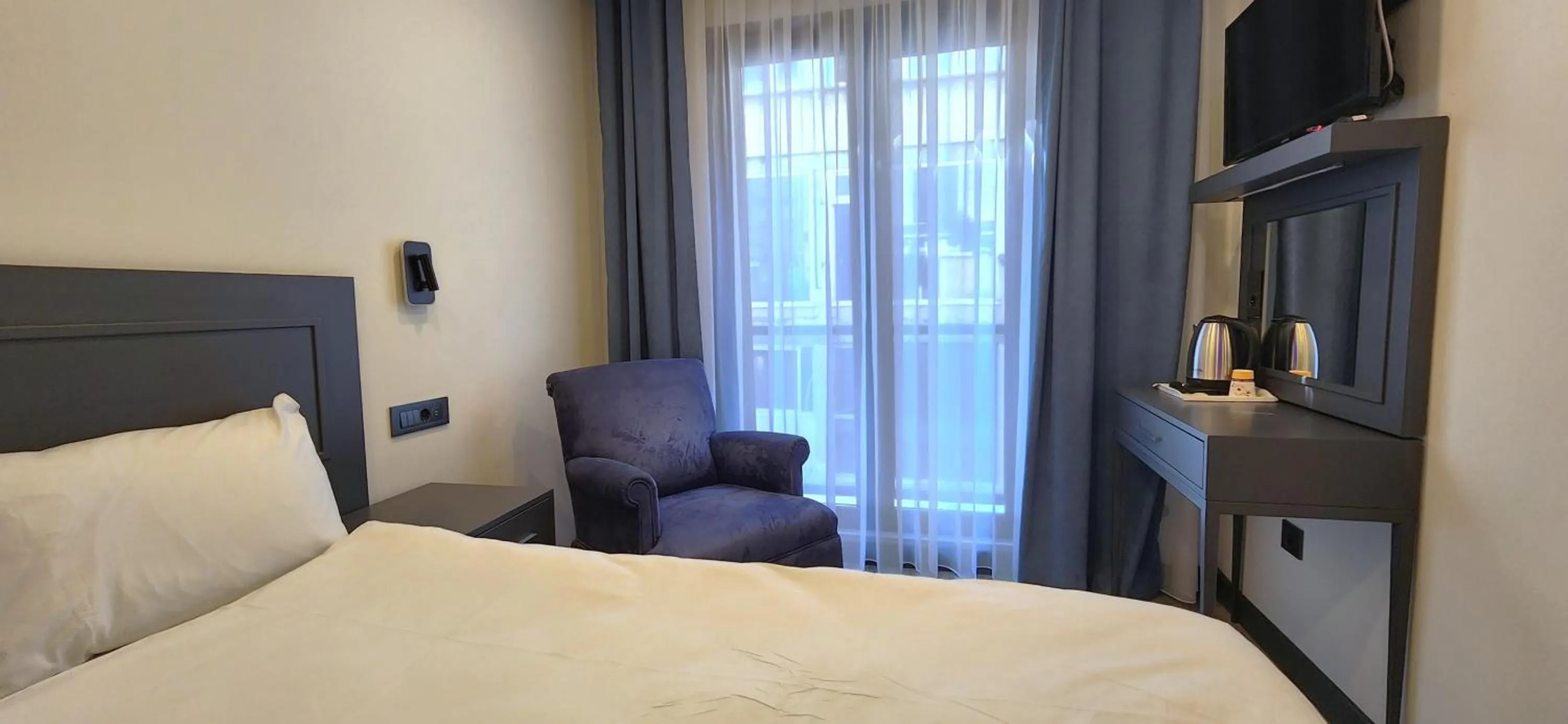 Bed in Shishly Palace Hotel