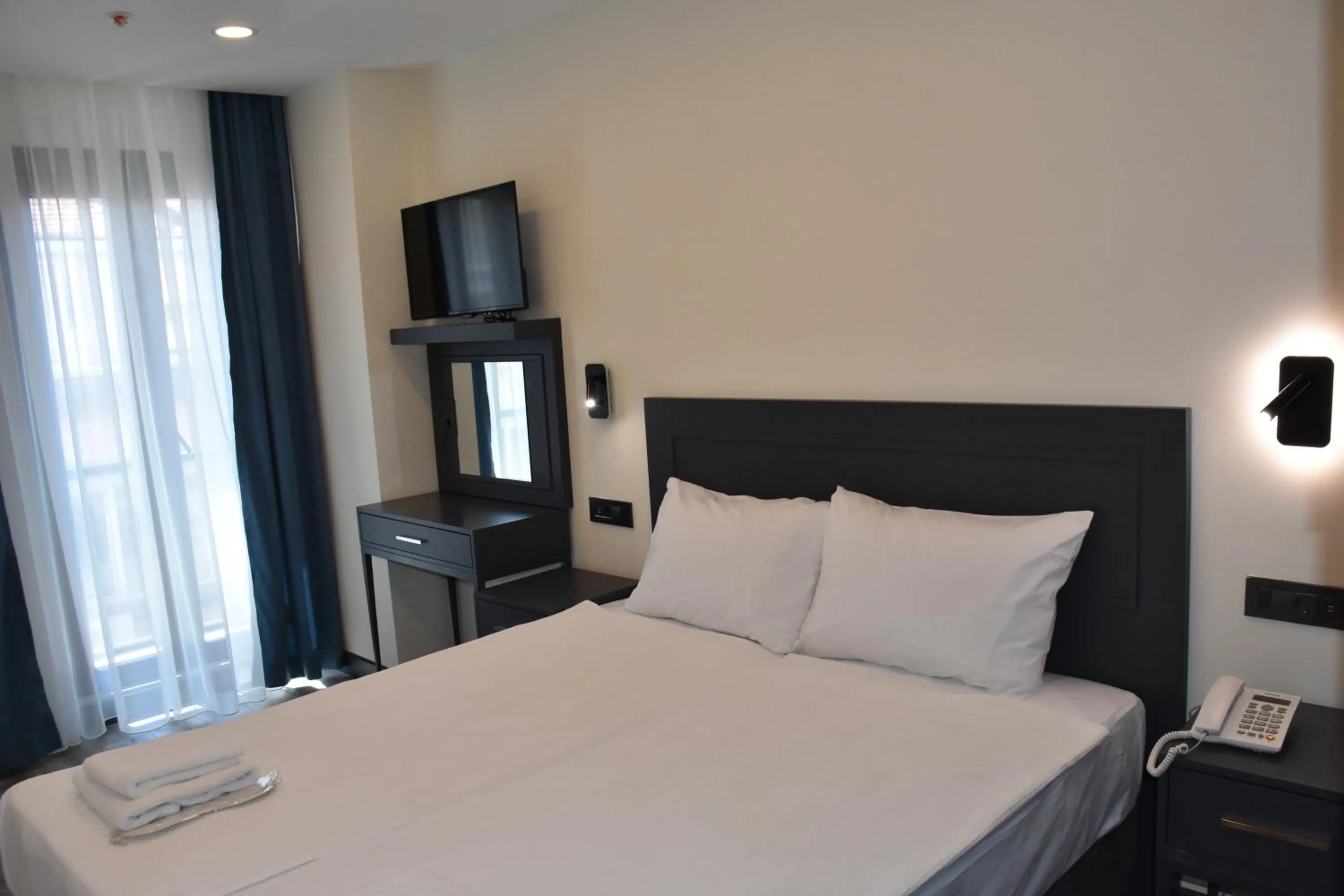 Bed in Shishly Palace Hotel