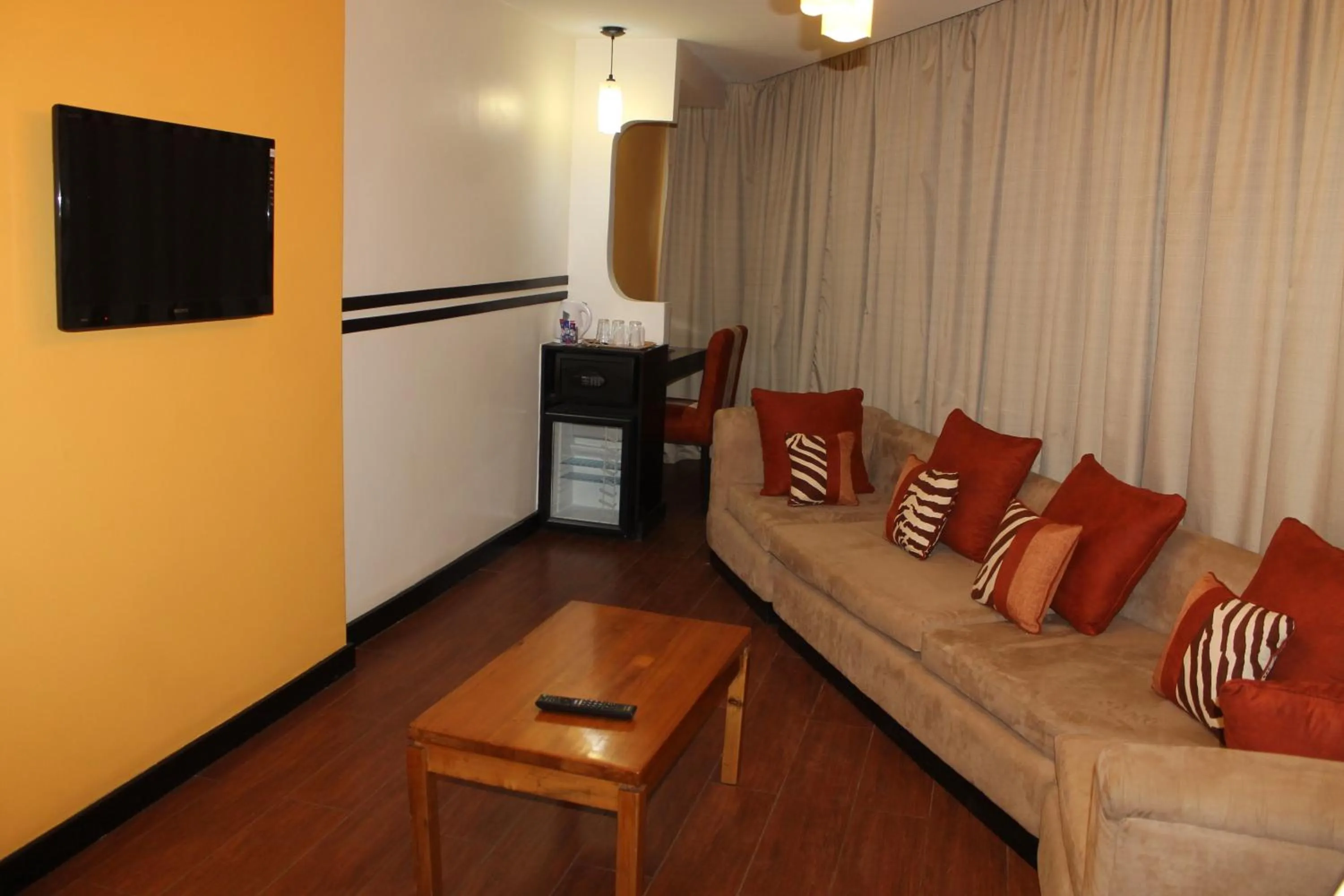 TV and multimedia in Best Western Plus Meridian Hotel