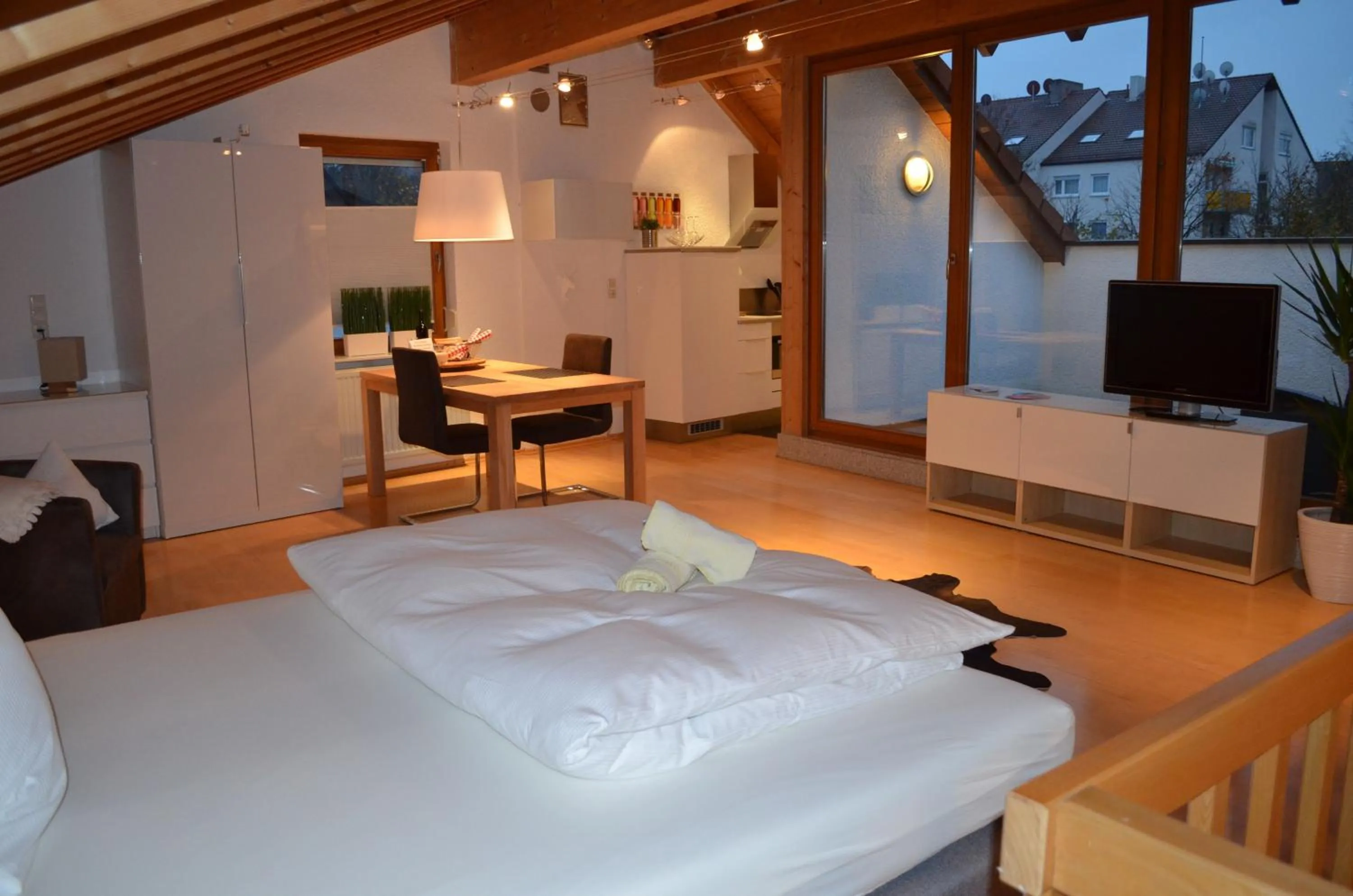 Bedroom, Bed in Prinz City Apartments