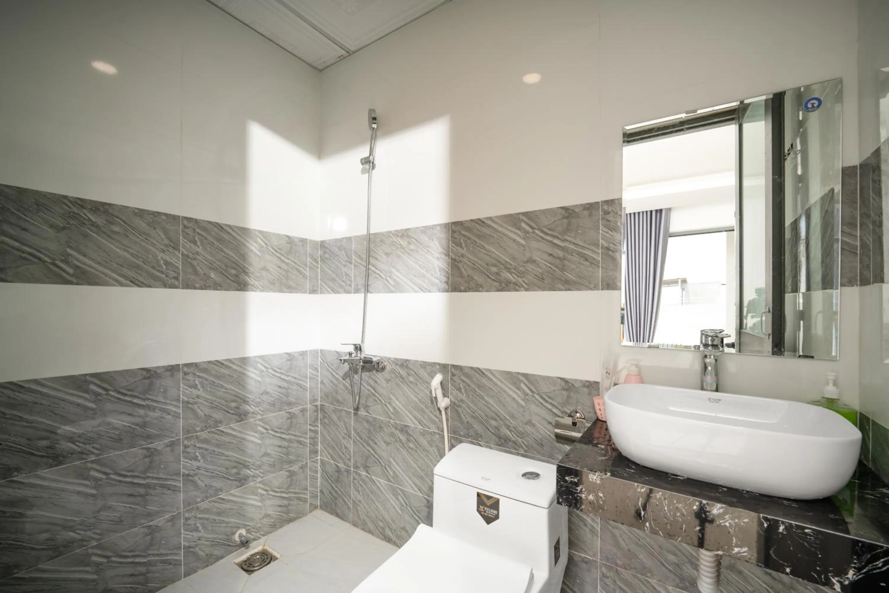 Shower in Carol Homestay & Apartment Đà Nẵng 4